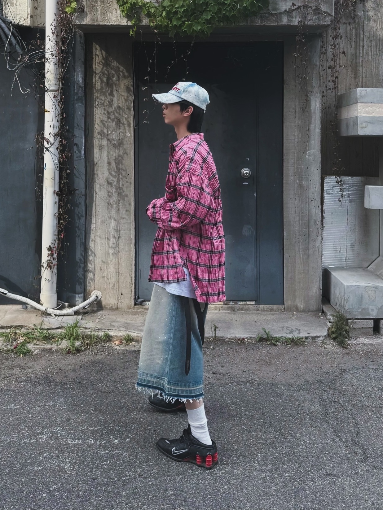 Nos Couleurs No Comment Cap Denim, Nike x Martine Rose Shox MR4 Black 착용 스타일 - 5