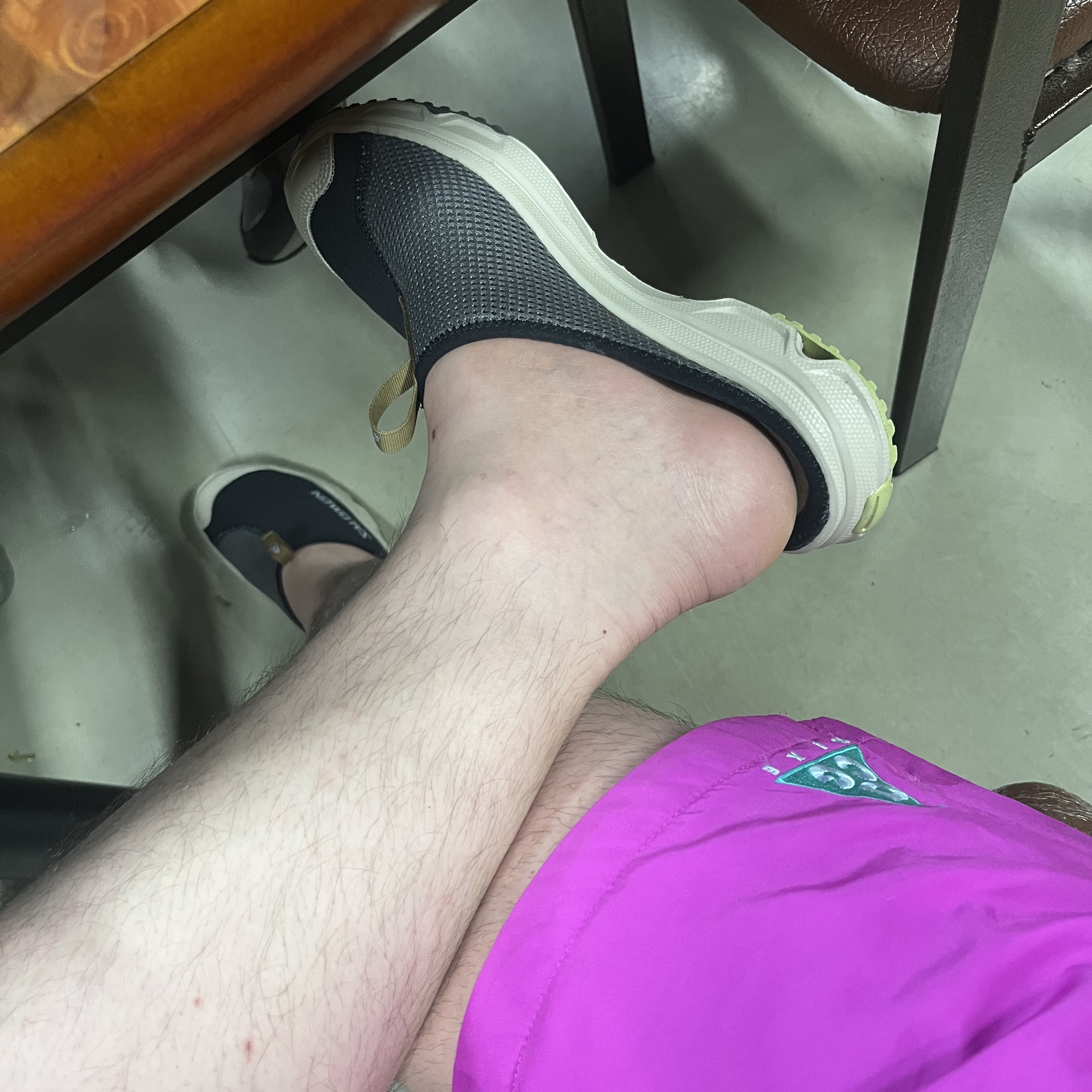 Salomon RX Slide 3.0 Black Plum Kitten, Nike ACG Woven Shorts Hyper Magenta - Asia 착용 스타일