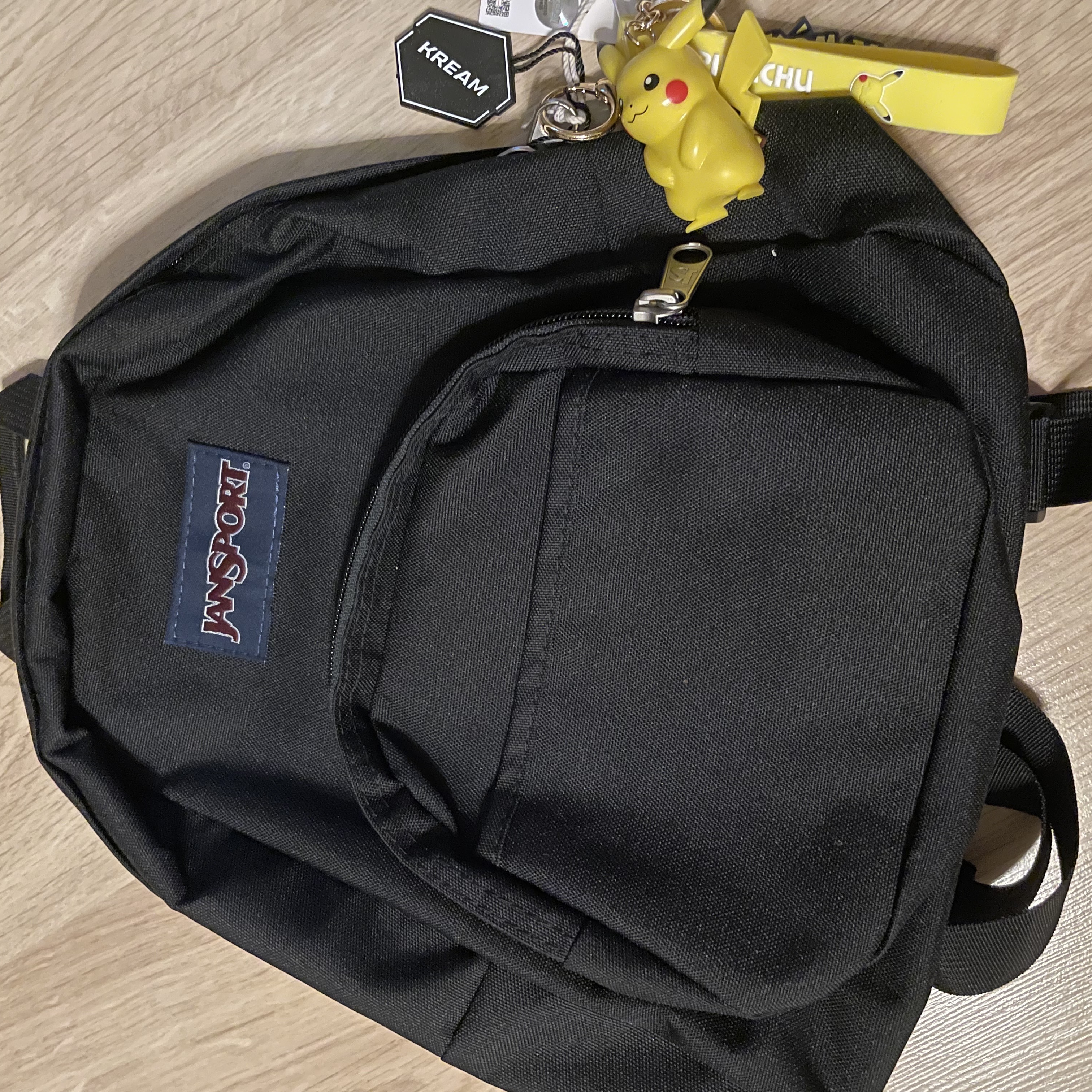 Jansport Half Pint Mini Backpack Black 착용 스타일