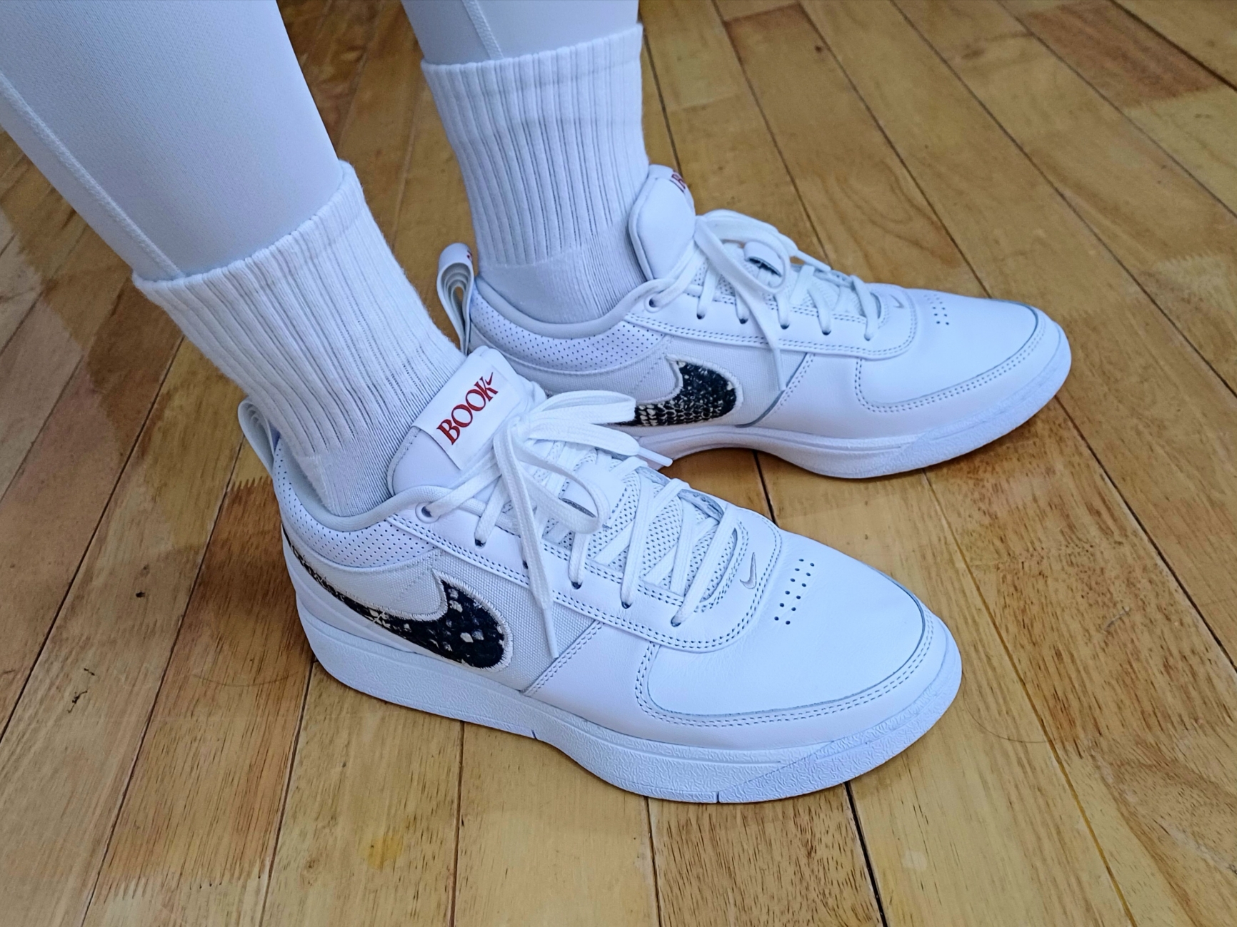 Nike Book 1 EP White Light Orewood Brown 착용 스타일 - 1