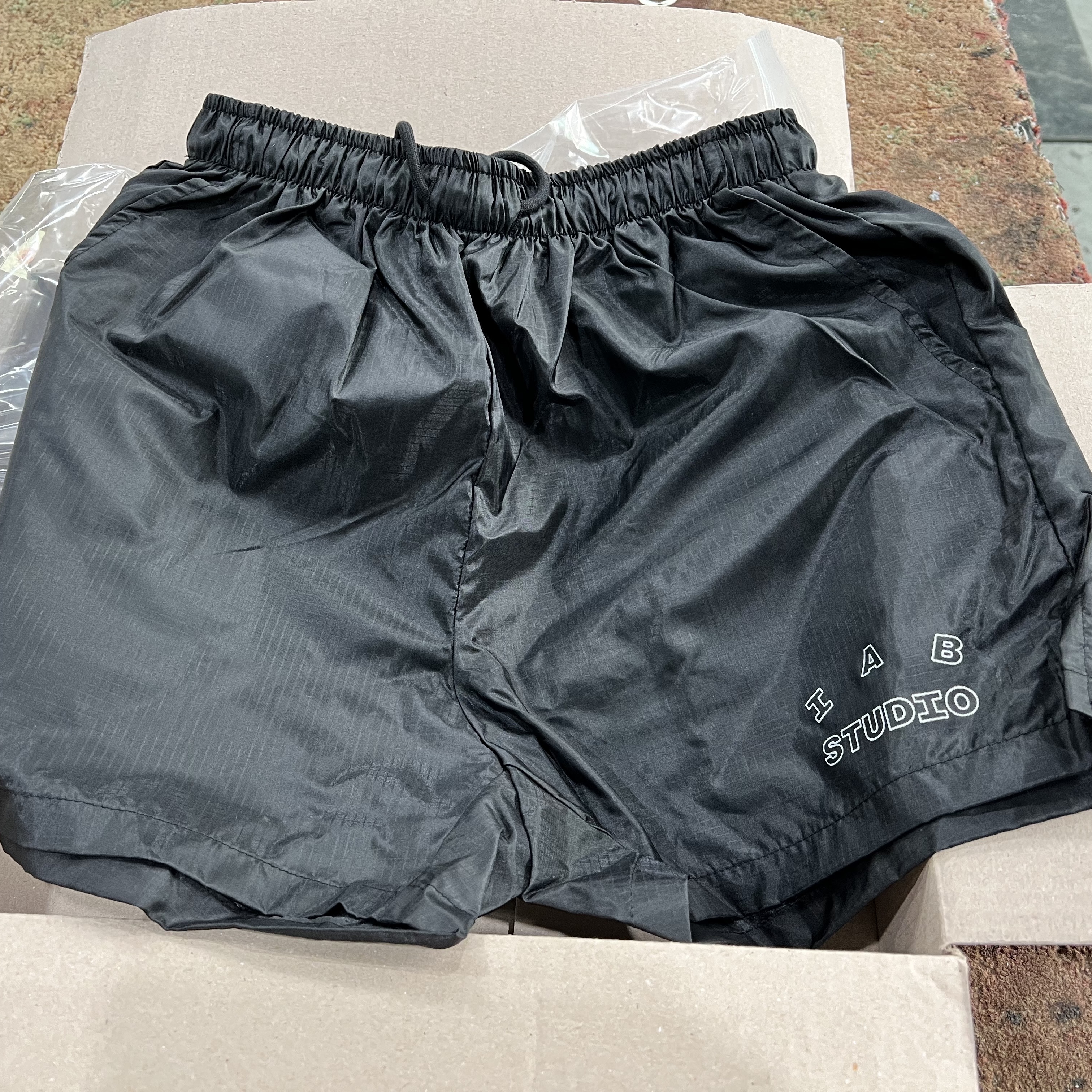 IAB Studio Ripstop Shorts Black 착용 스타일