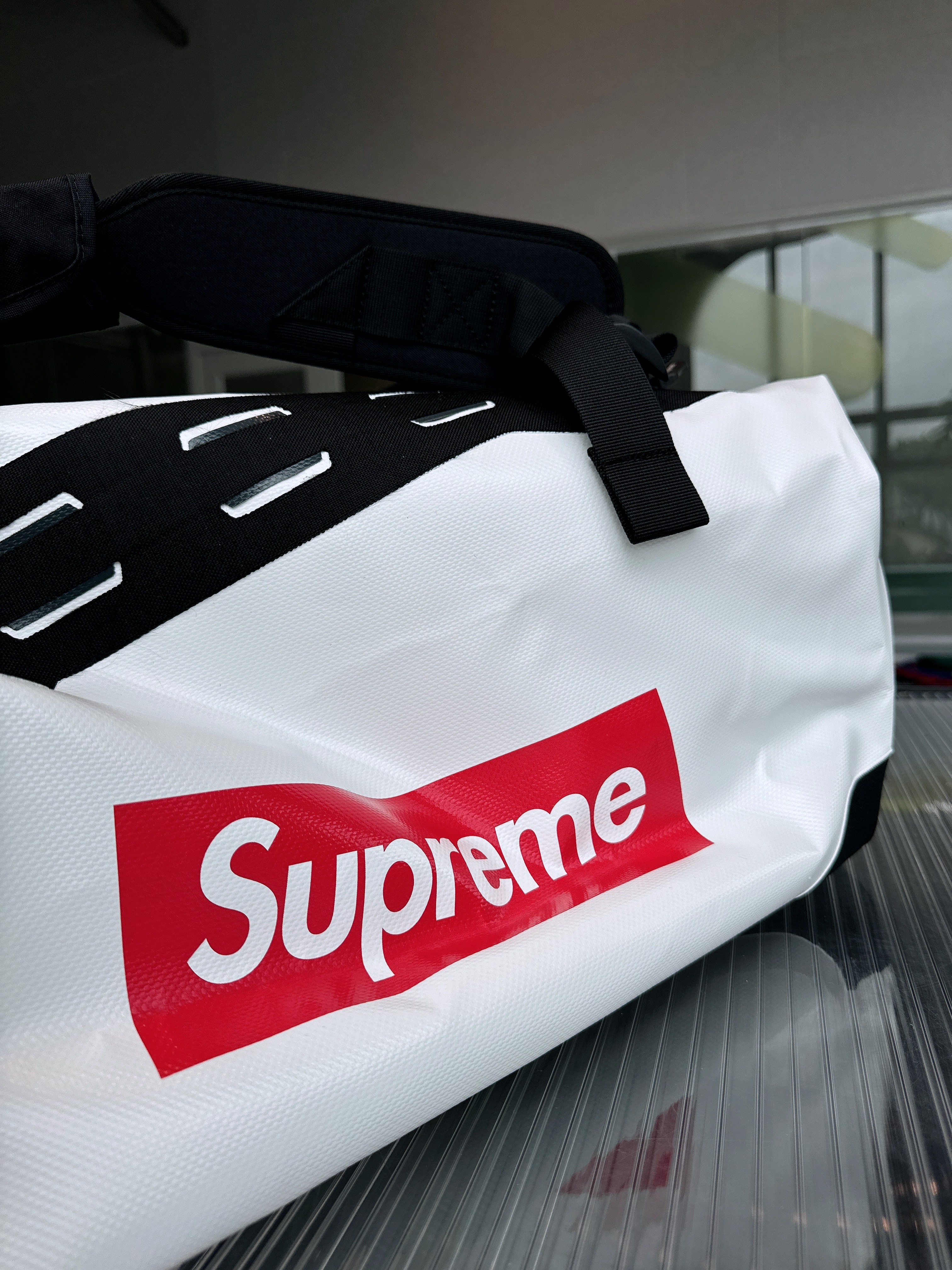 Supreme x Ortlieb Duffle Bag White - 24SS 착용 스타일