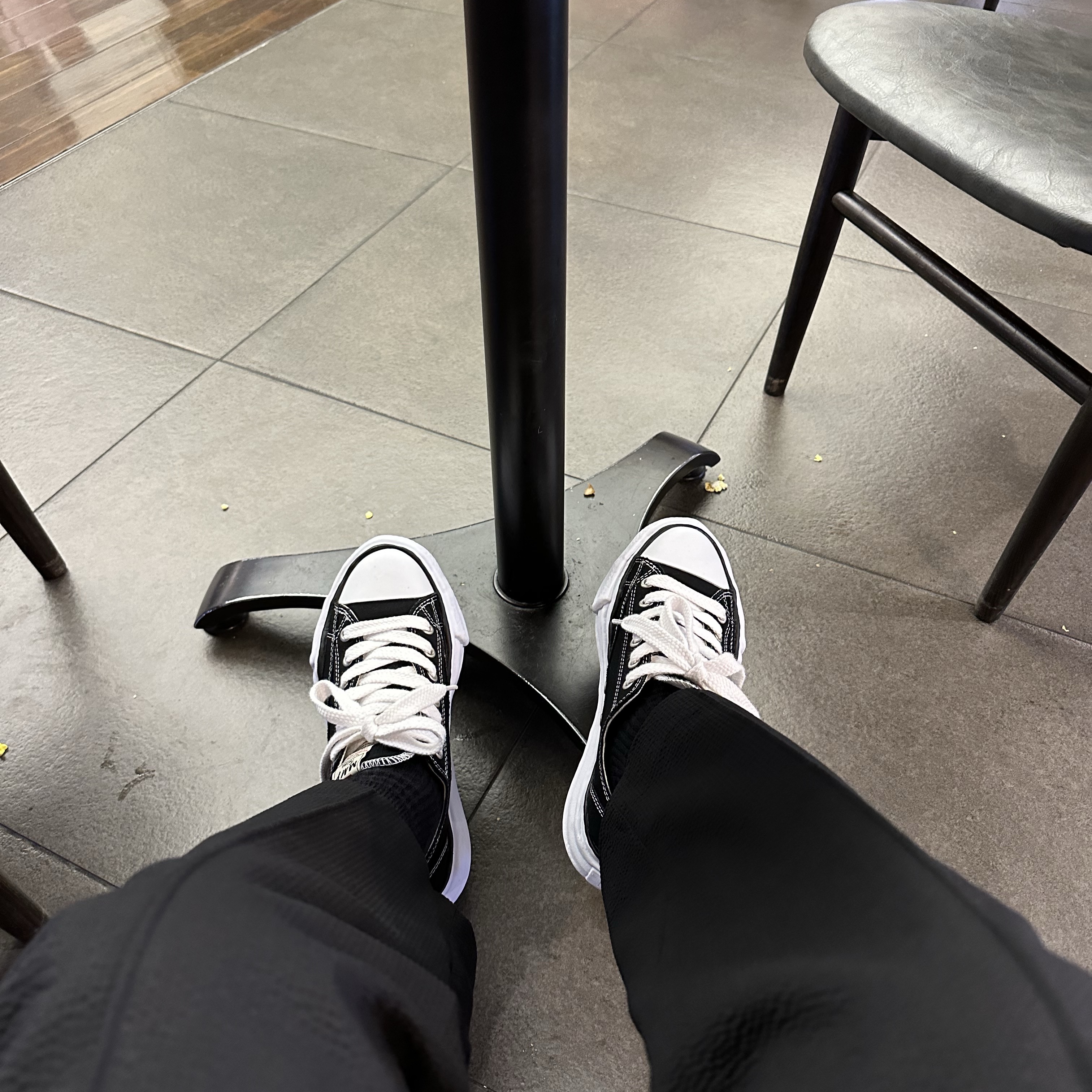 Maison Mihara Yasuhiro Peterson OG Sole Canvas Low Sneakers Black 착용 스타일 - 2