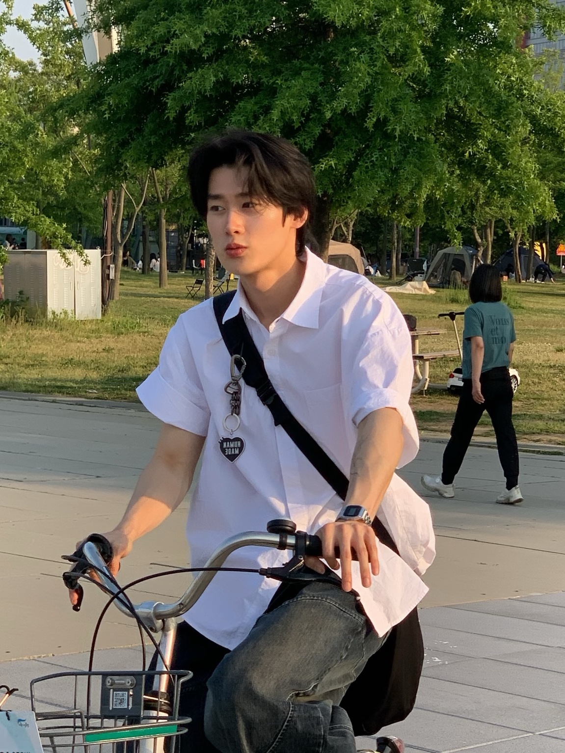 Stussy Basic Stussy T-Shirt White 2024, 2025, Human Made Heart Keyring Black 착용 스타일 - 3