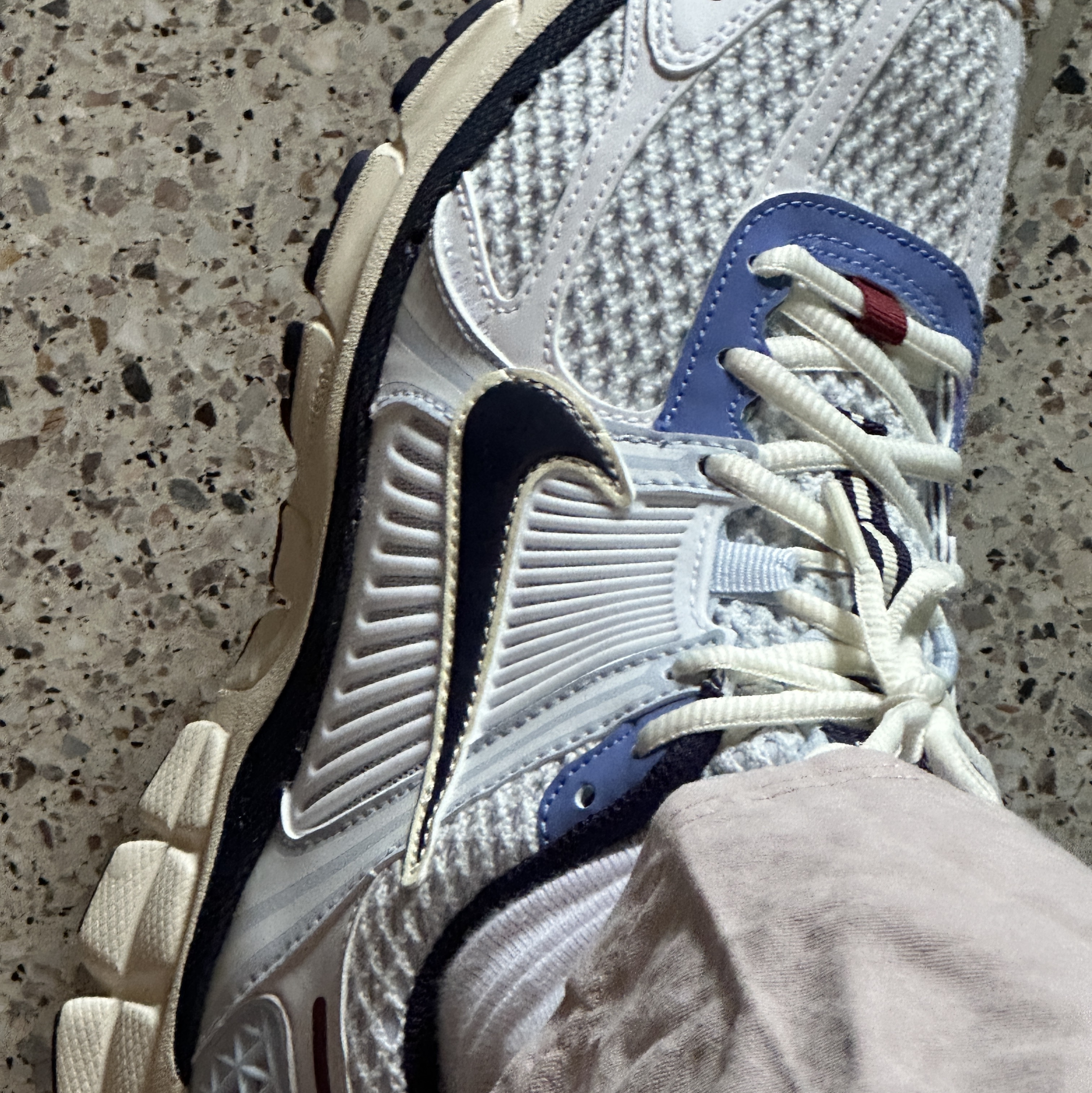 (W) Nike Zoom Vomero 5 Blue Tint Purple Ink 착용 스타일