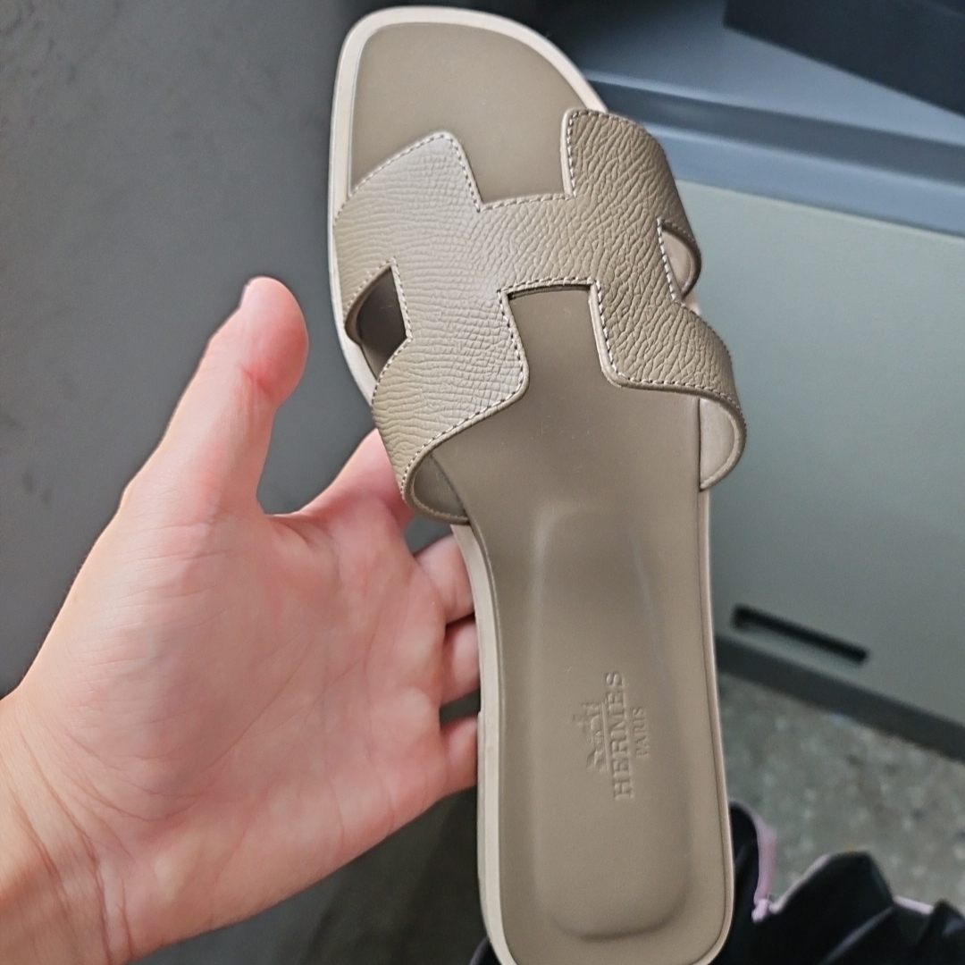 (W) Hermes Oran Sandal Epsom & Etoupe 착용 스타일