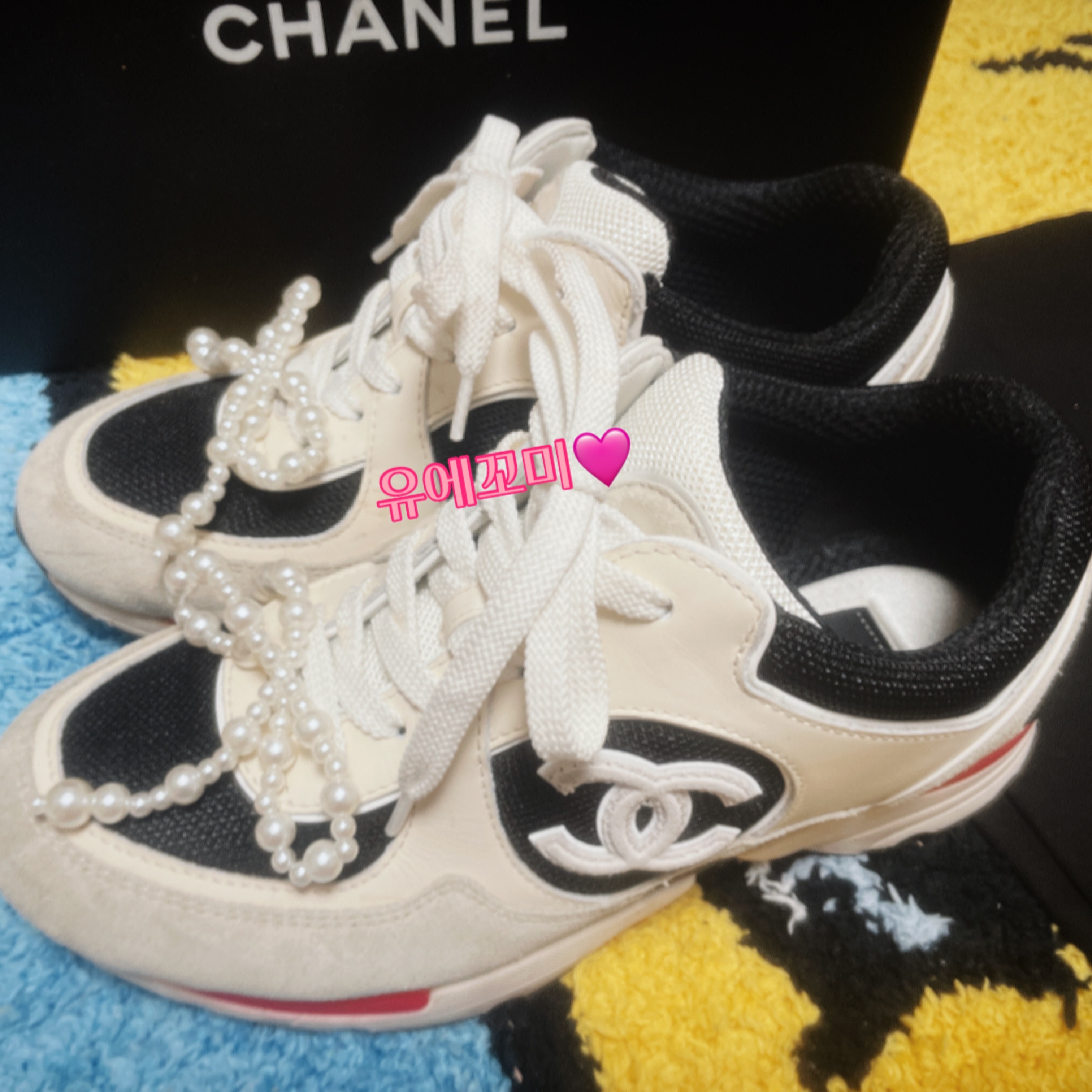 (W) Chanel Sneakers Mesh Suede Calfskin & Ivory Black Beige 착용 스타일 - 2