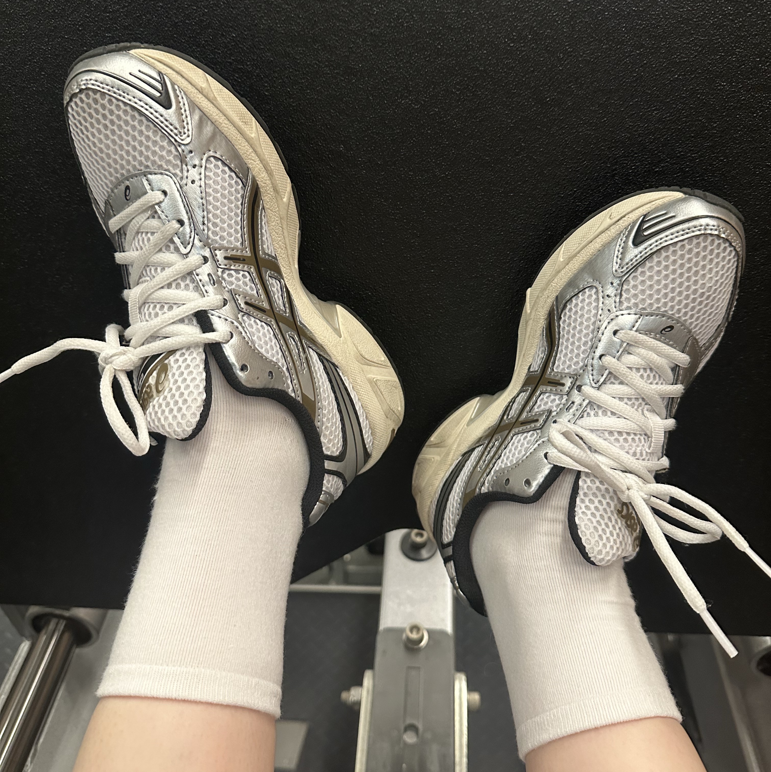 Asics Gel-1130 White Clay Canyon 착용 스타일 - 1