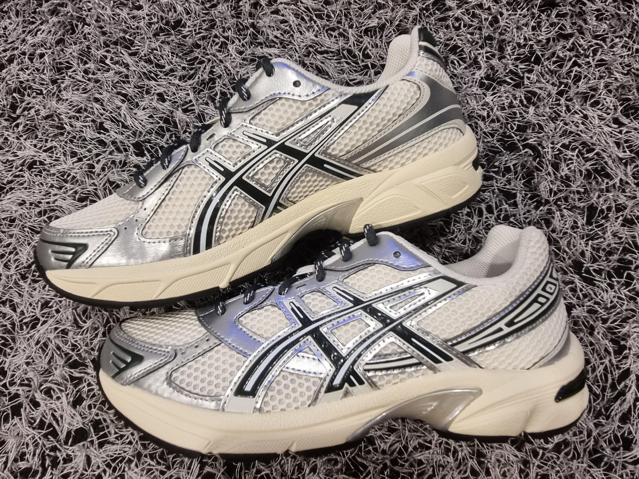 Asics x Kith Gel-1130 Cream Scarab 착용 스타일 - 3