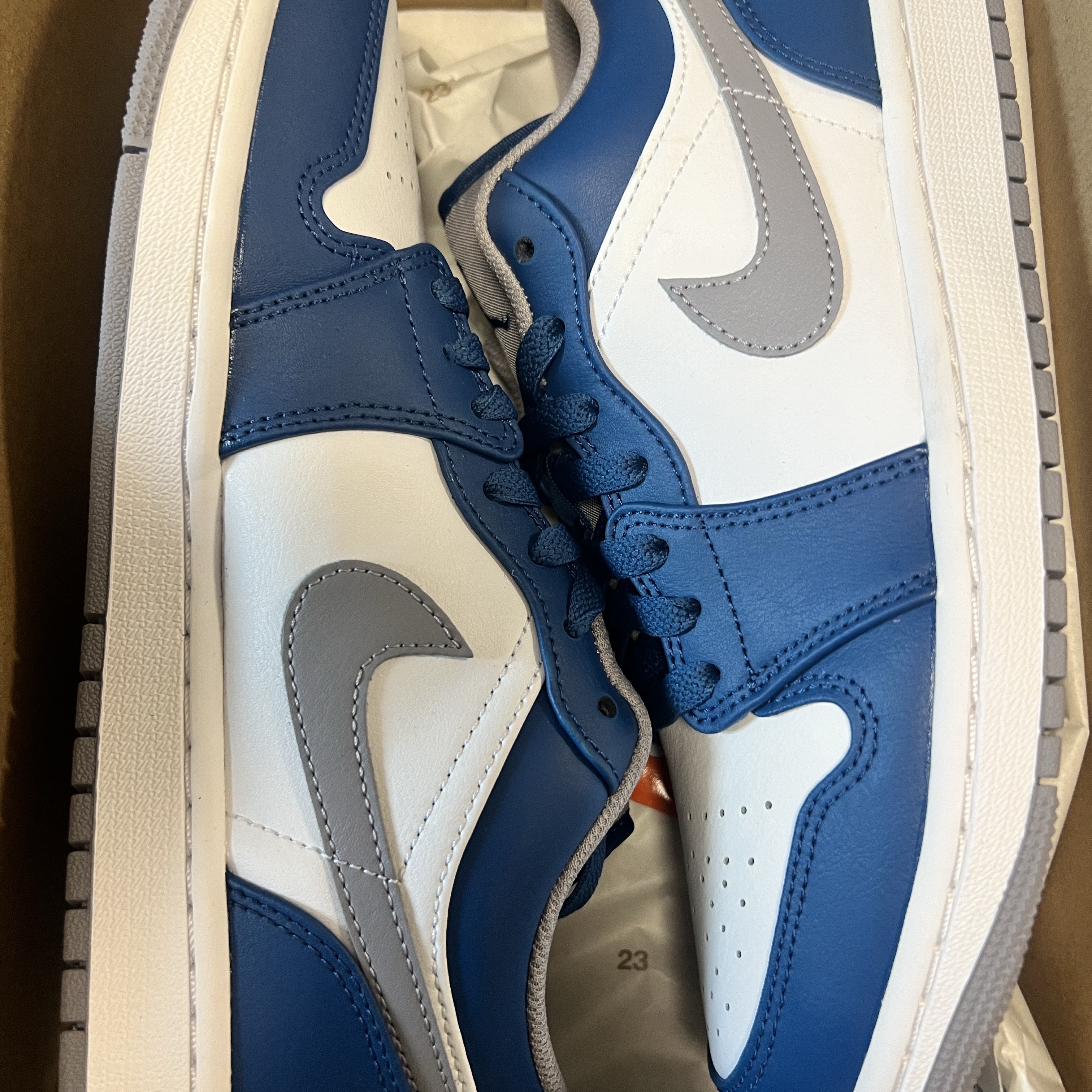 Jordan 1 Low True Blue Cement Grey 착용 스타일 - 2