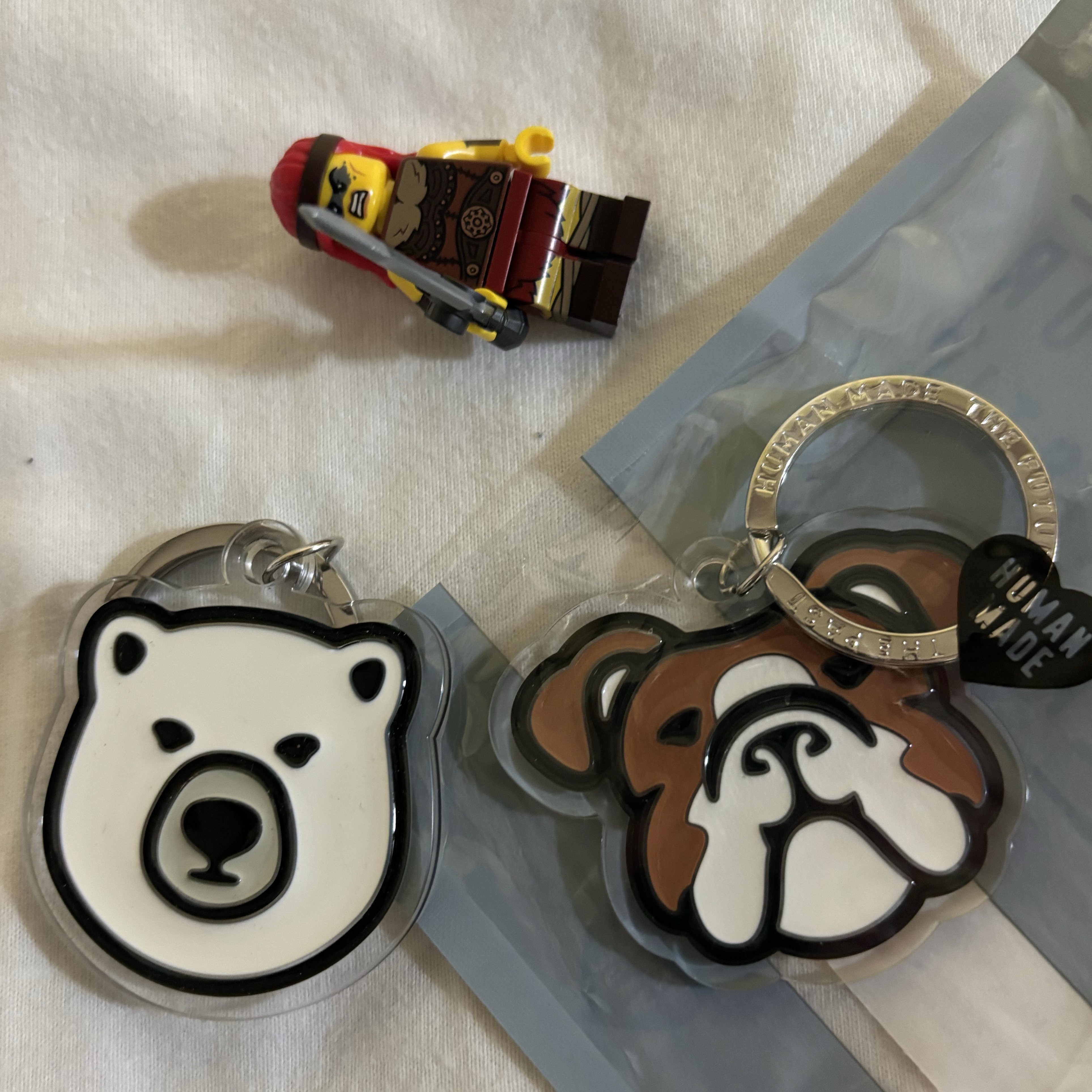 Human Made Acrylic Animal Keyring White, Human Made Acrylic Animal Keyring Brown 착용 스타일