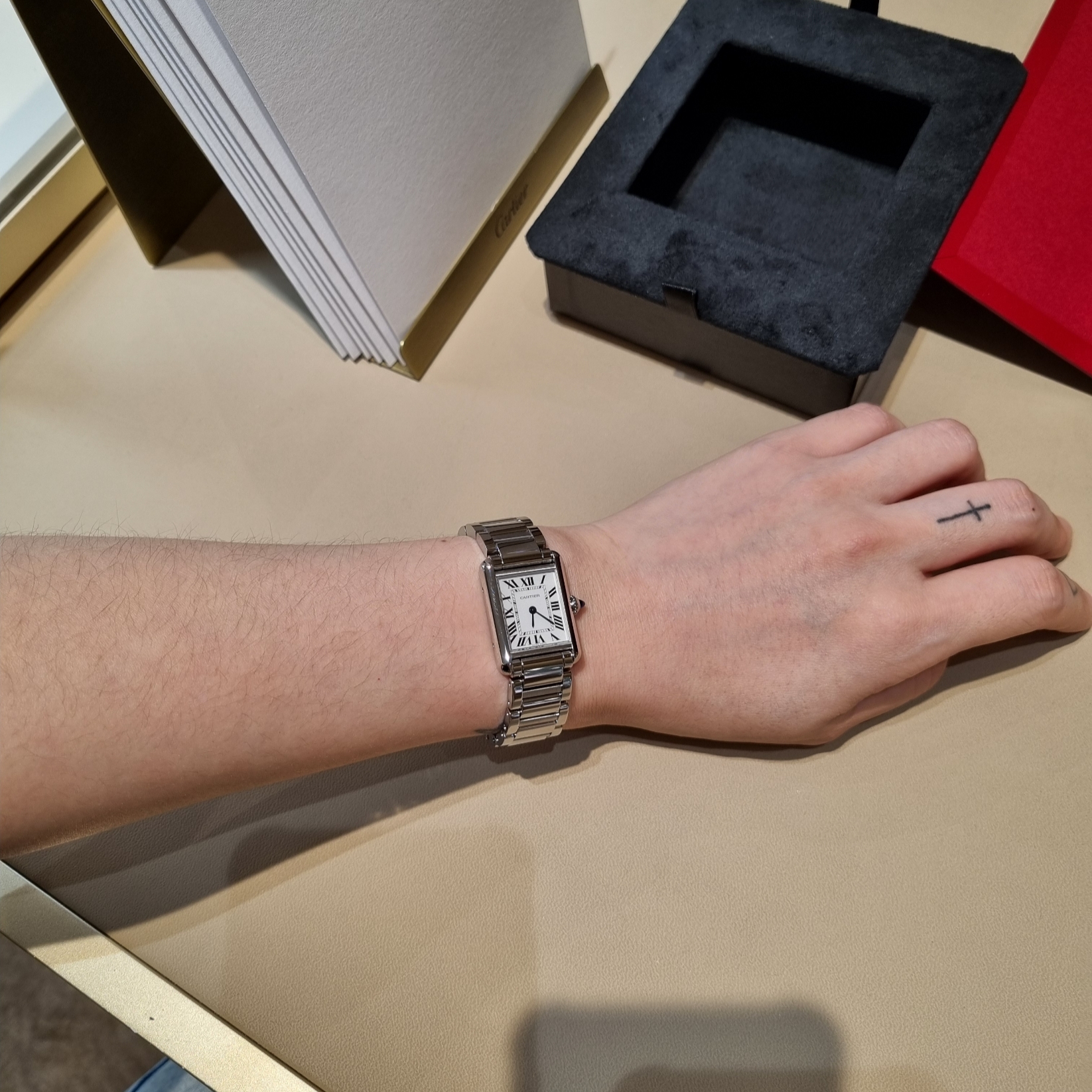 Cartier Tank Must Watch Small Quartz Steel Bracelet Steel 착용 스타일