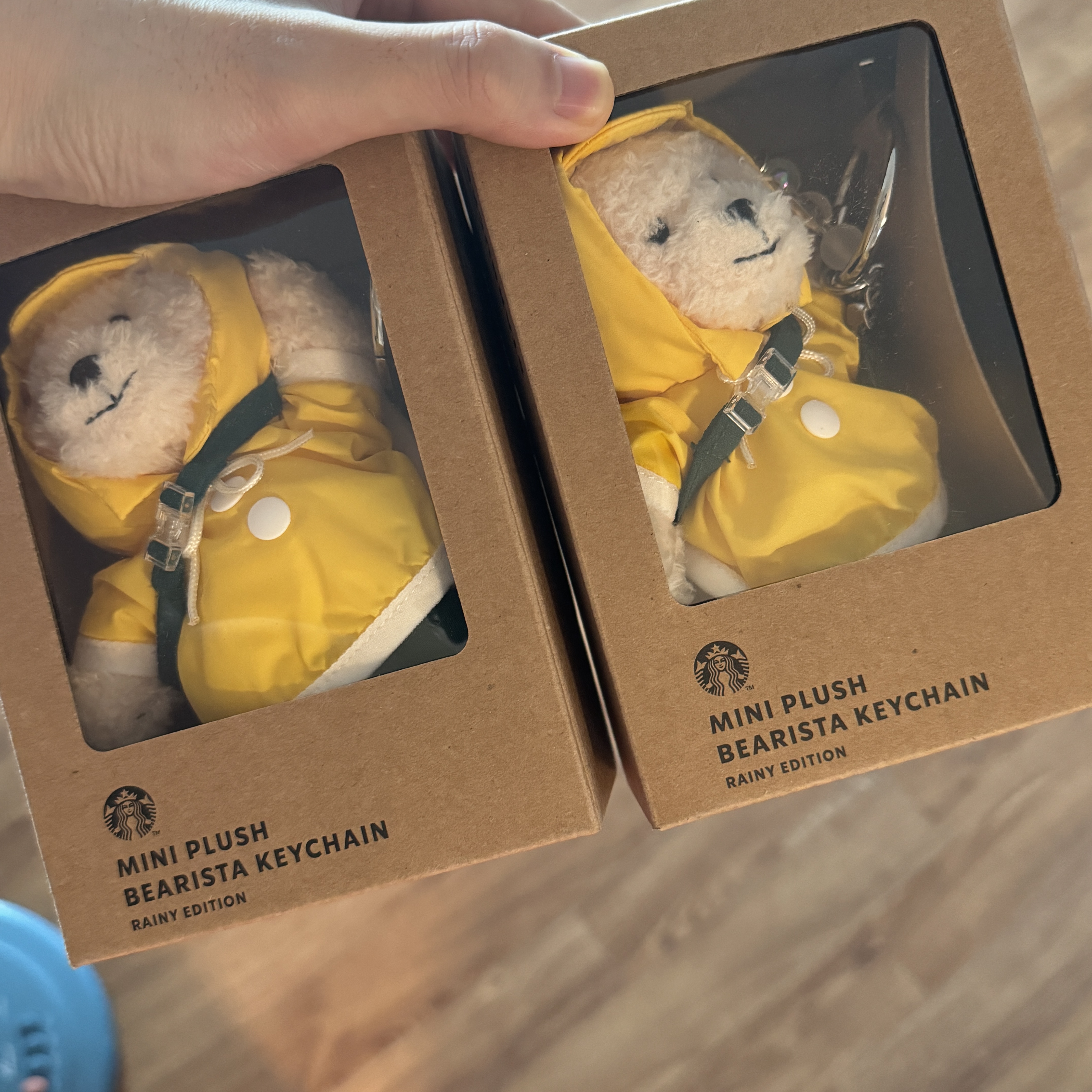 Starbucks x Hunter Rainy Bearista Keychain Yellow 착용 스타일