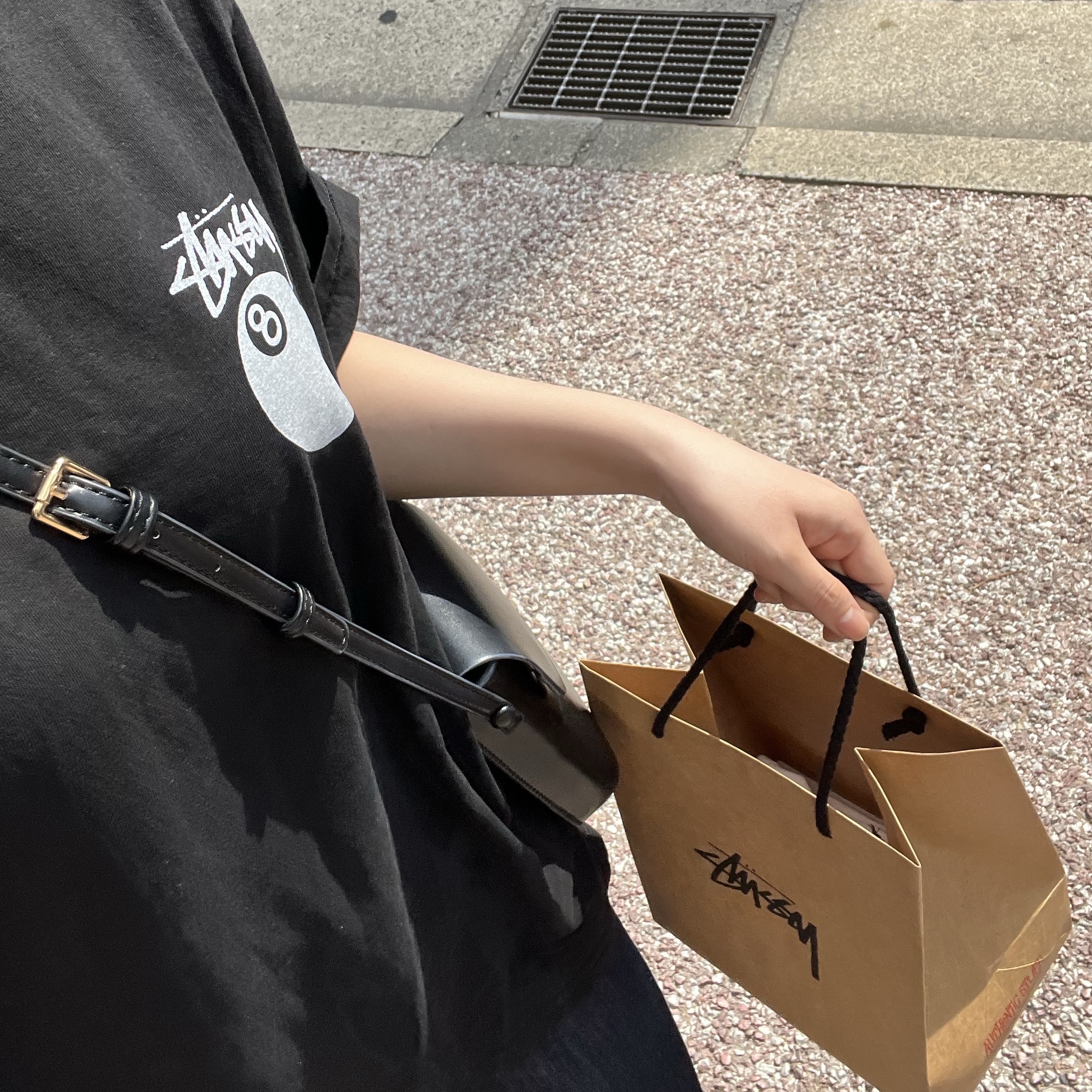 Stussy 8 Ball Pigment Dyed T-Shirt Black, Stussy Tuff Stuff T-Shirt White 착용 스타일 - 1