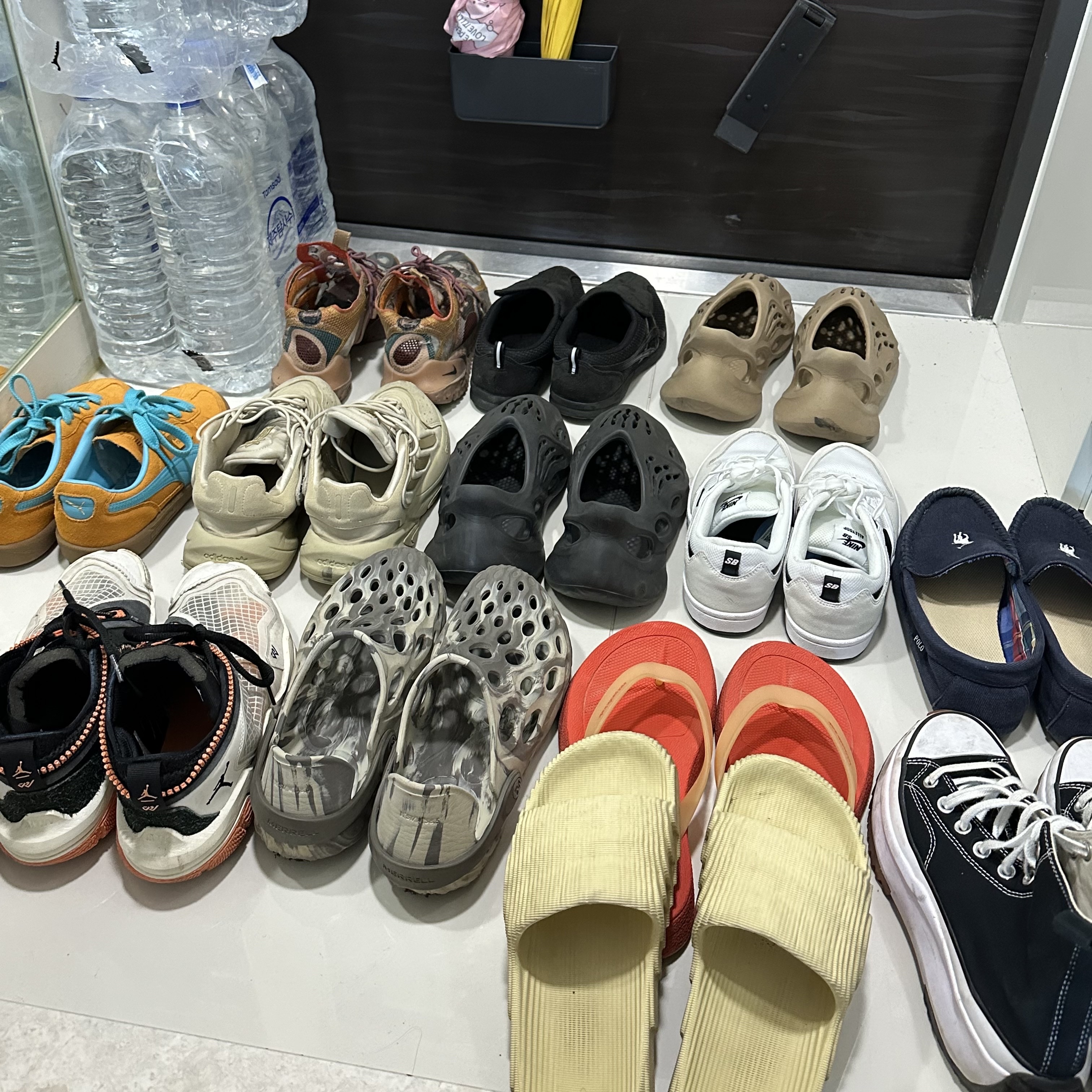Nike Flow 2020 ISPA Desert Sand, (W) Asics Life Walker 307 Black - 3E Wide 착용 스타일