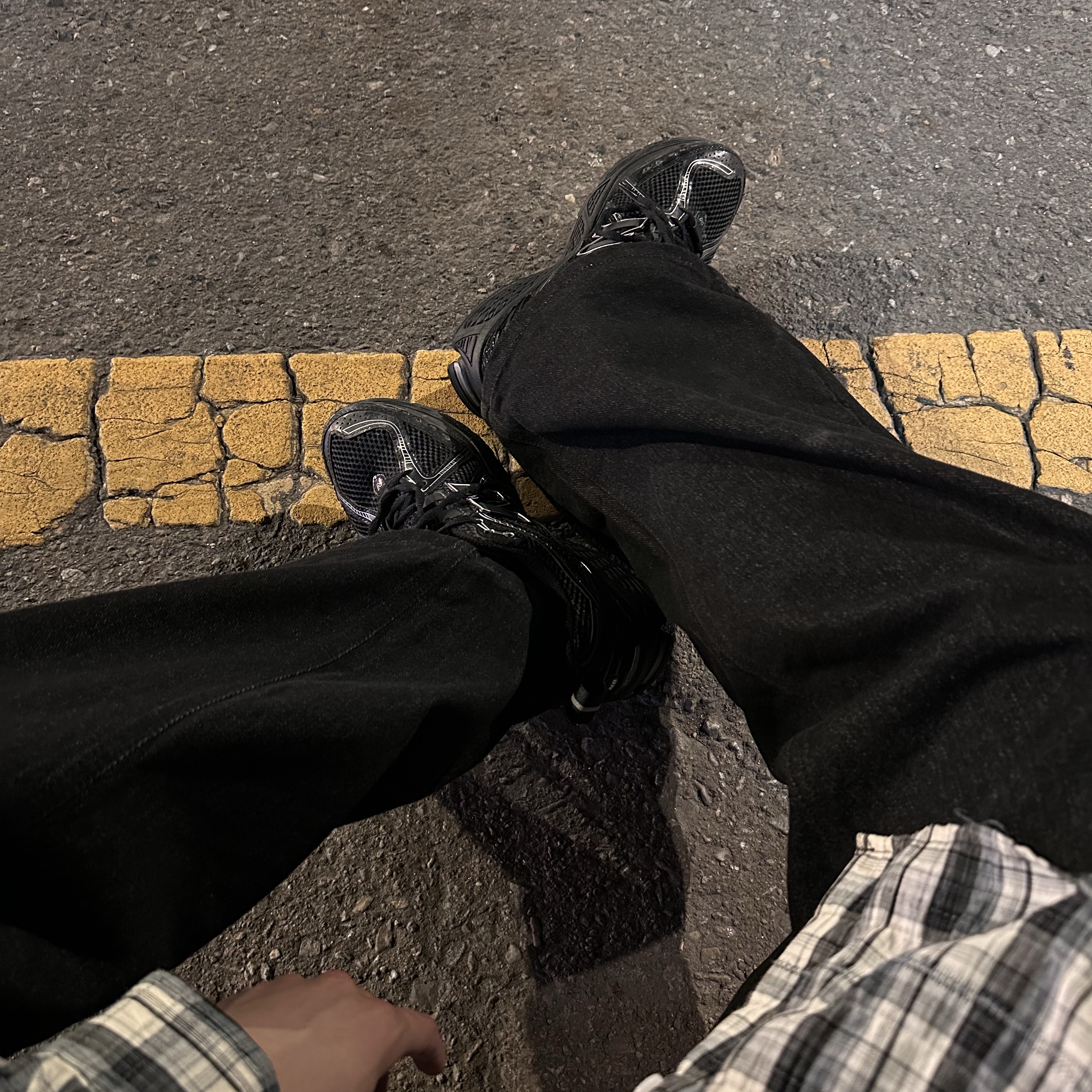 New Balance 1906R Black Silver Metallic 착용 스타일