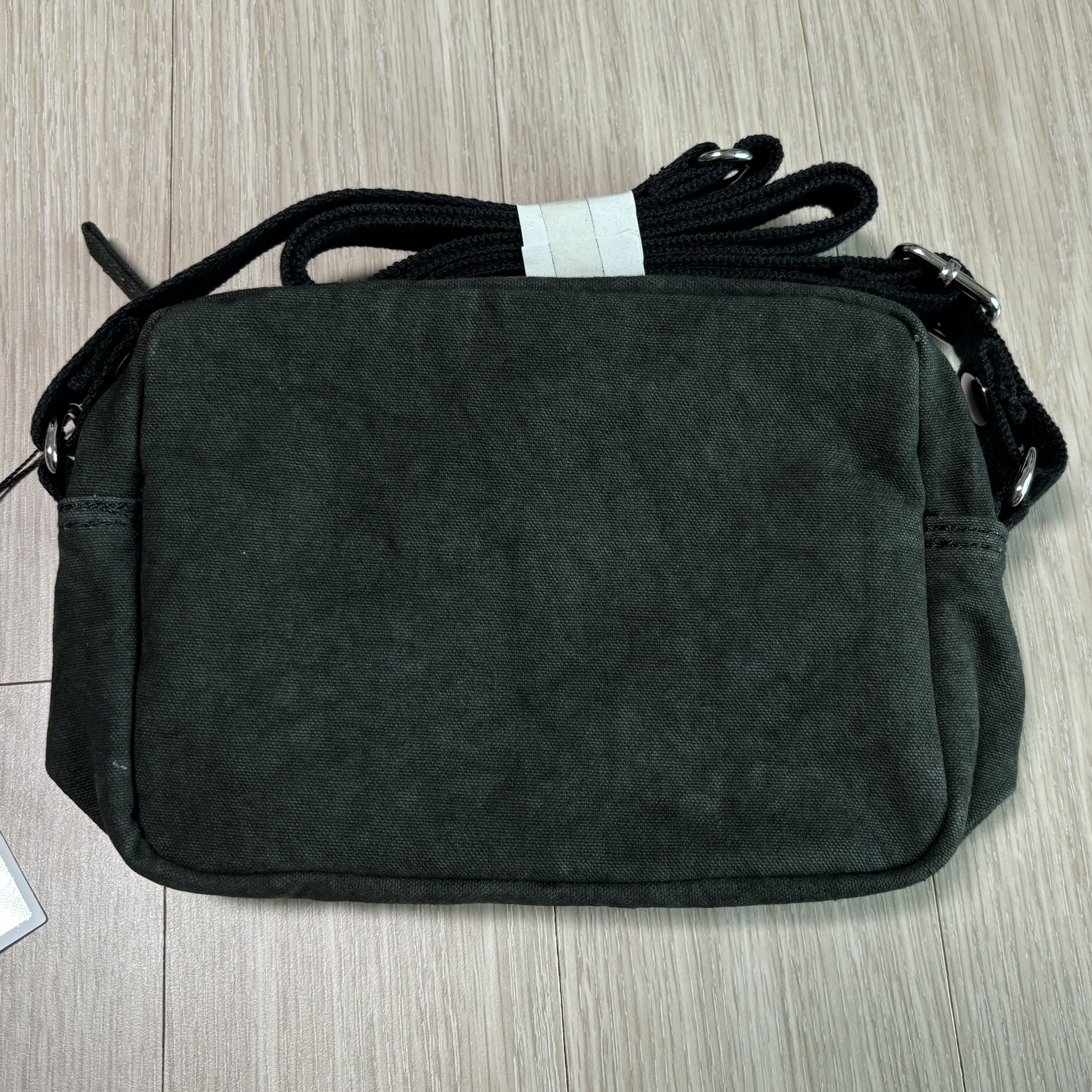 Stussy Canvas Side Pouch Washed Black 착용 스타일 - 2