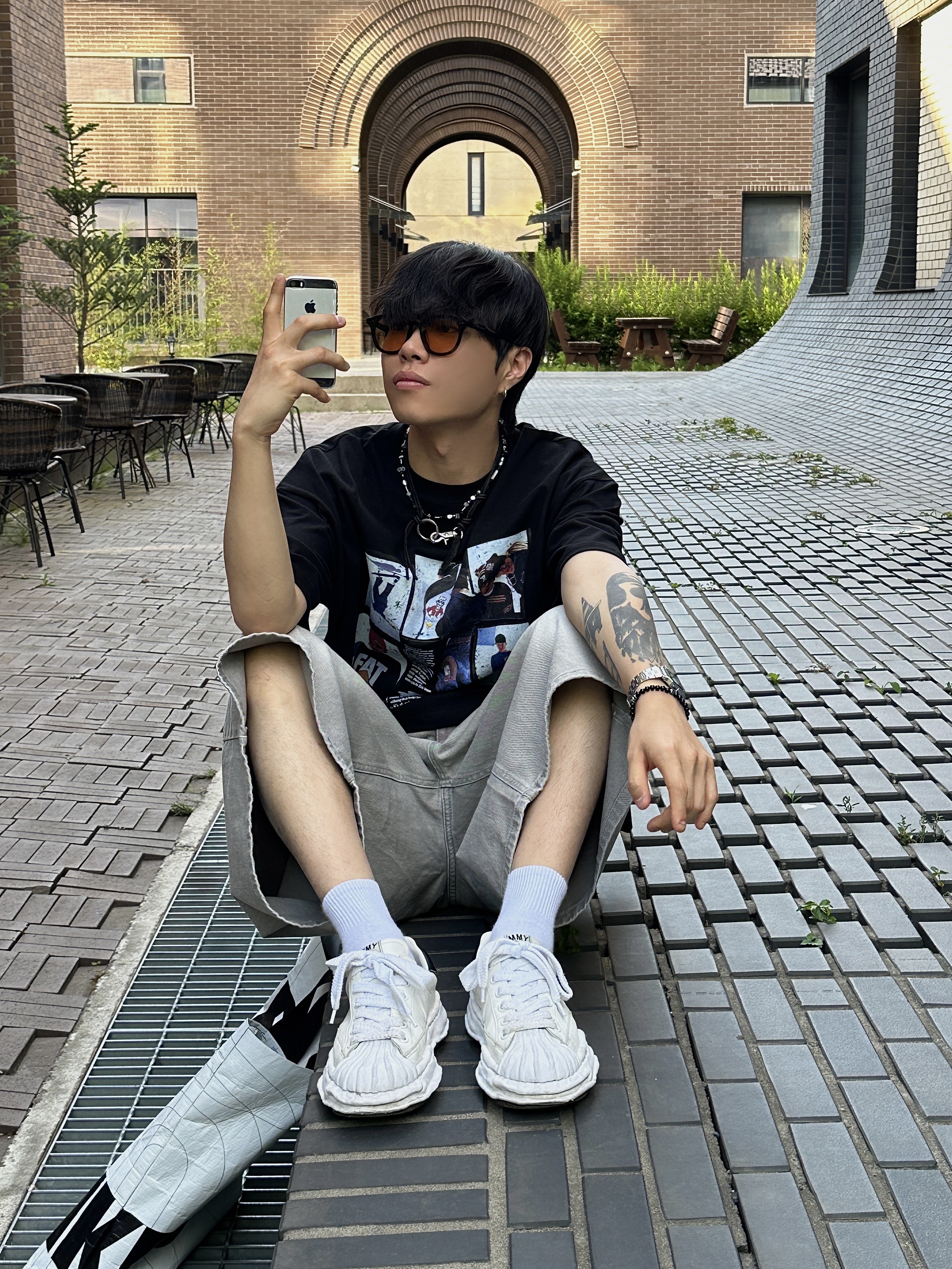 Maison Mihara Yasuhiro Blakey OG Sole Leather Low-top Sneakers White 착용 스타일 - 5
