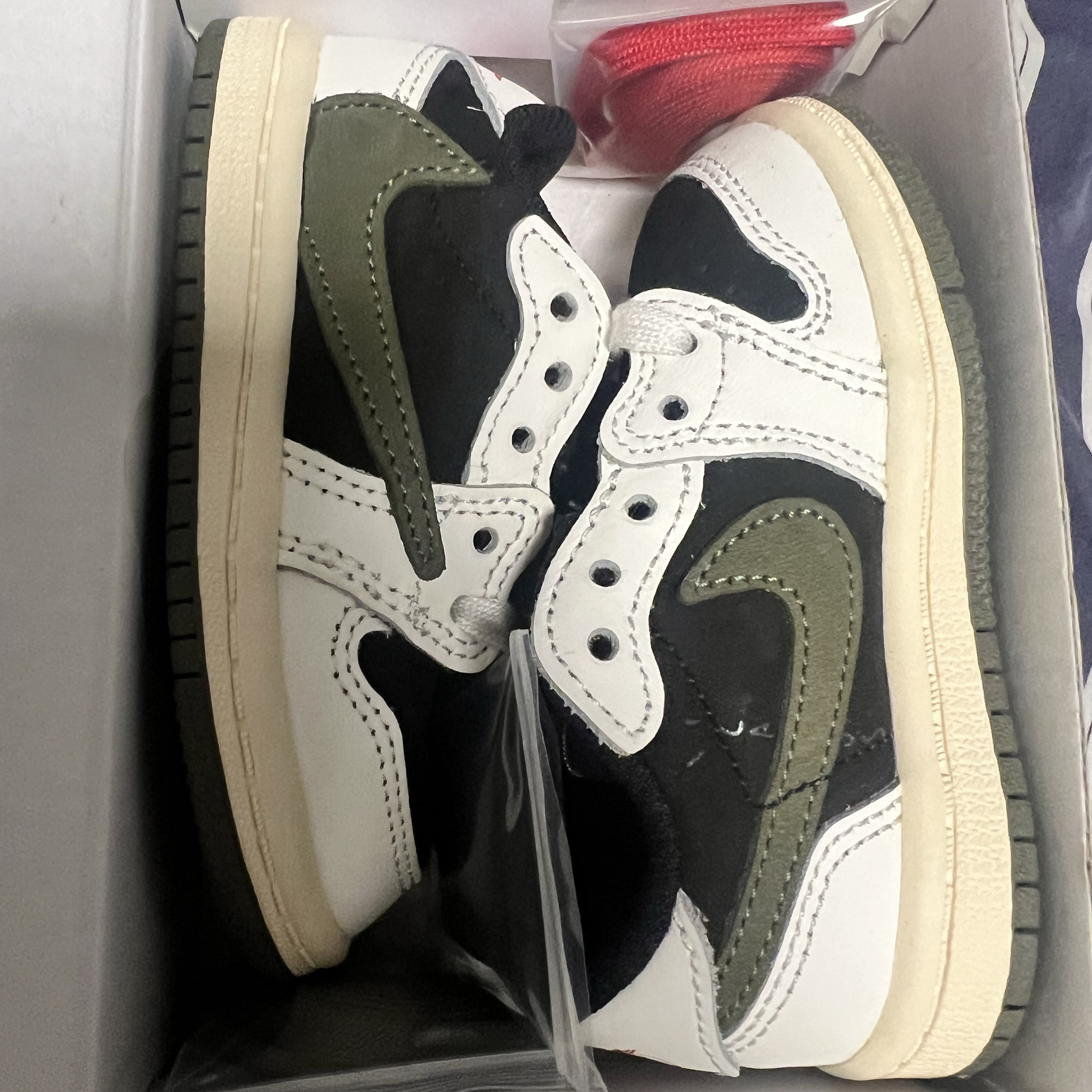 (TD) Jordan 1 x Travis Scott Retro Low OG SP Medium Olive 착용 스타일 - 6