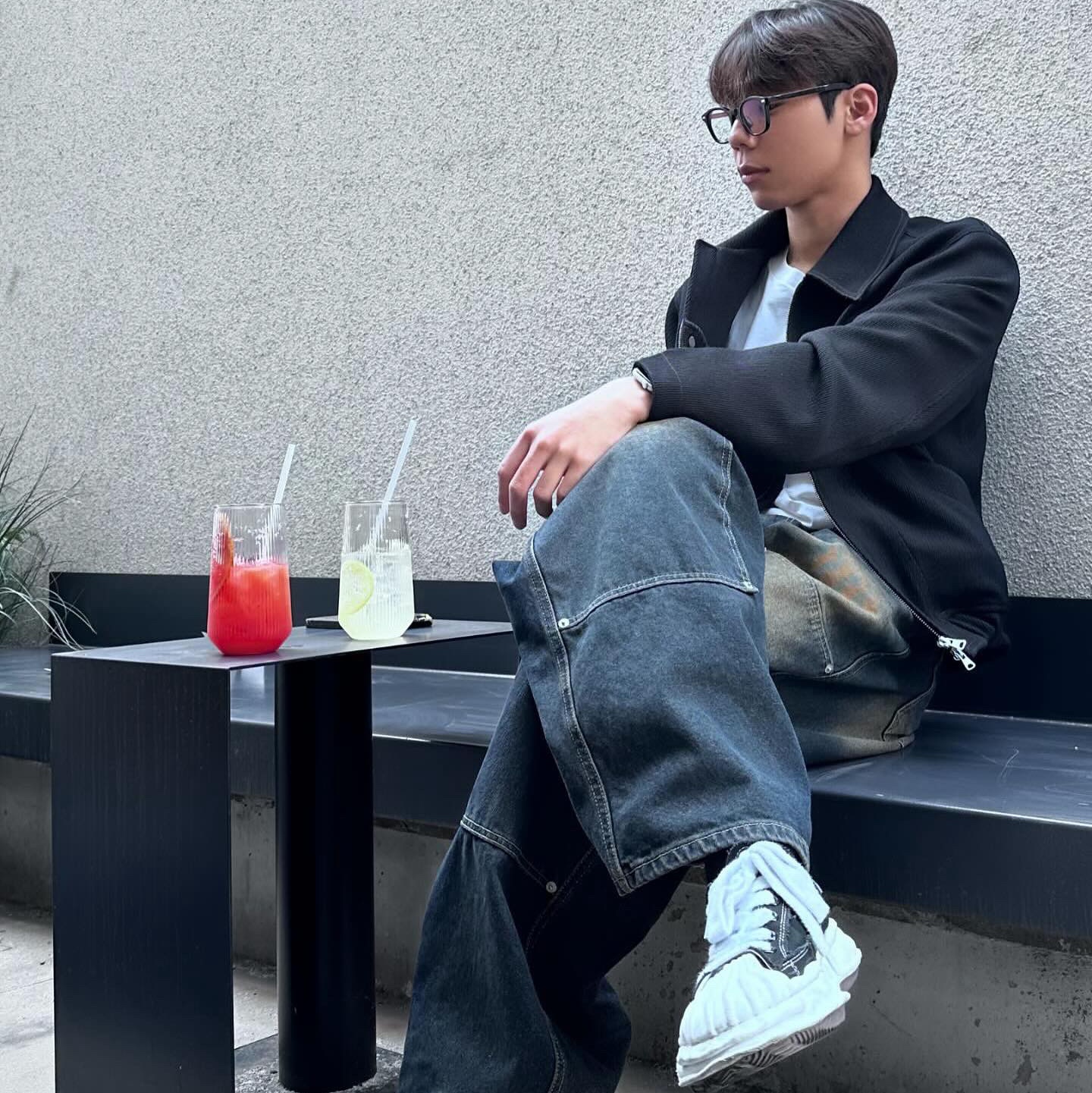 Maison Mihara Yasuhiro Blakey OG Sole Canvas Low-top Sneakers Black White 착용 스타일 - 2