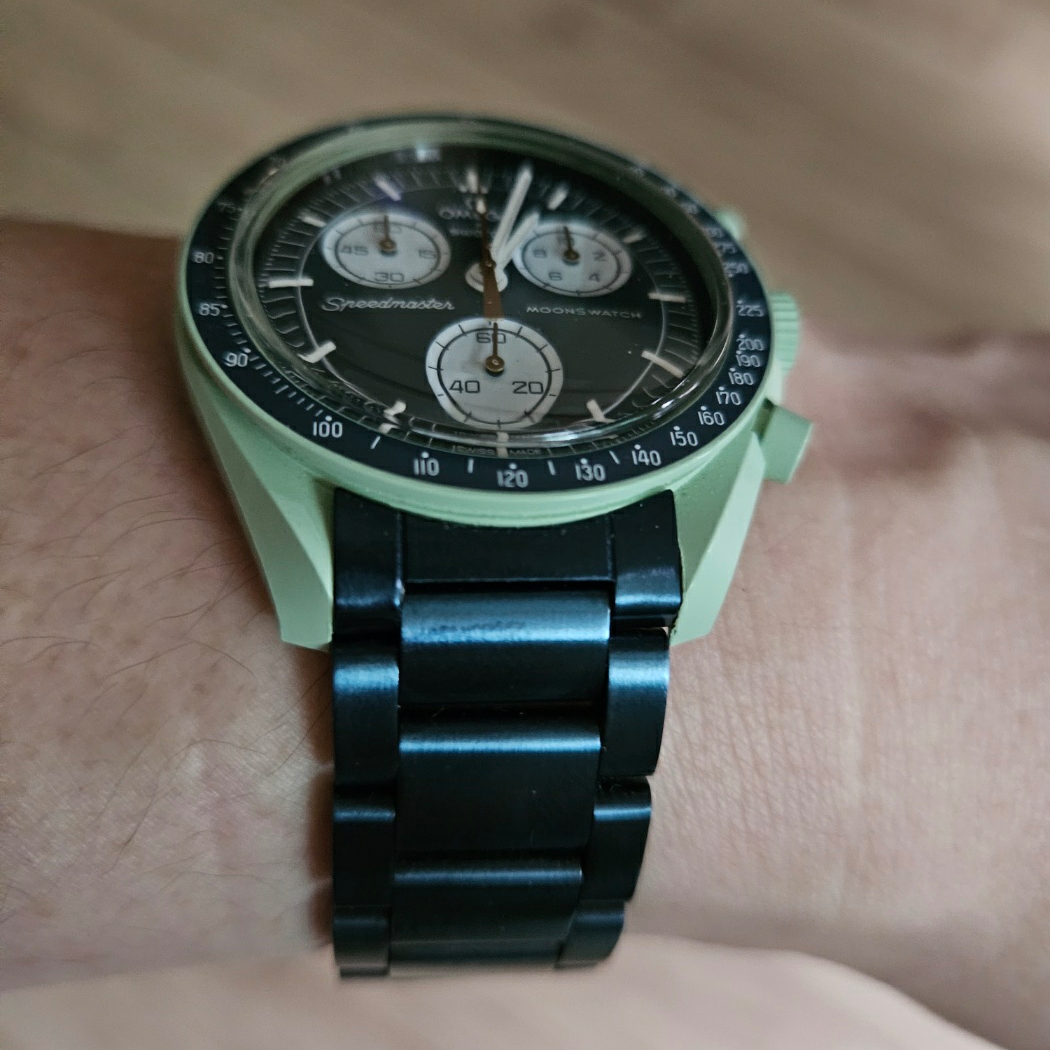 Swatch x Omega Bioceramic MoonSwatch Mission On Earth 착용 스타일