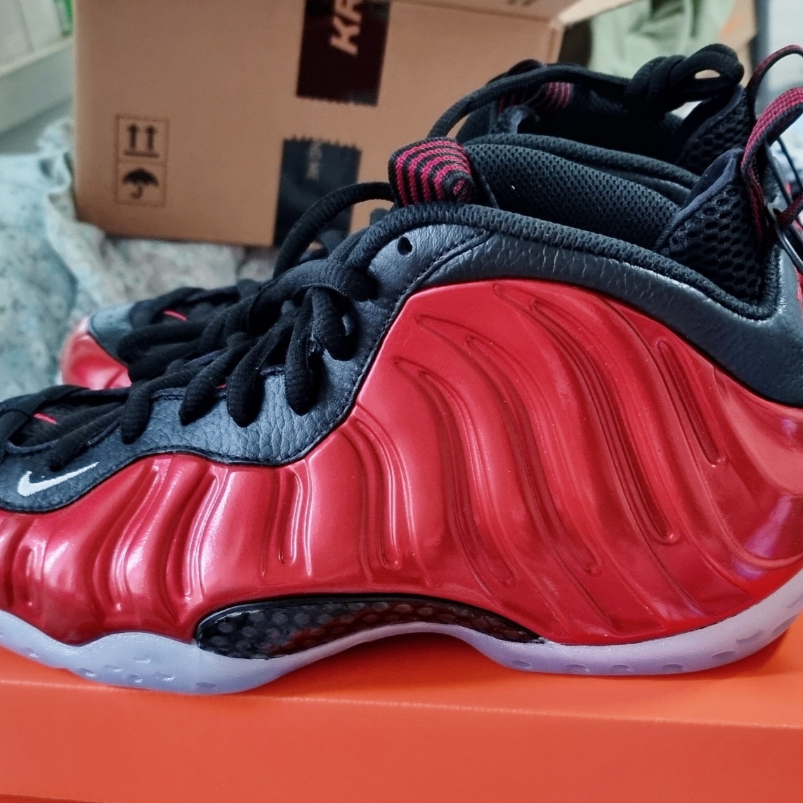 Nike Air Foamposite One Metallic Red 착용 스타일 - 1