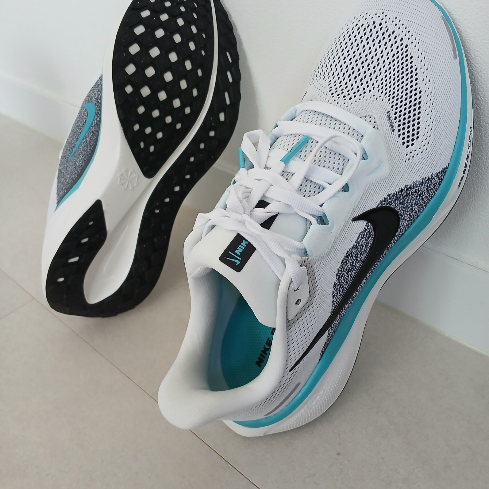 Nike Air Zoom Pegasus 41 White Dusty Cactus 착용 스타일 - 3