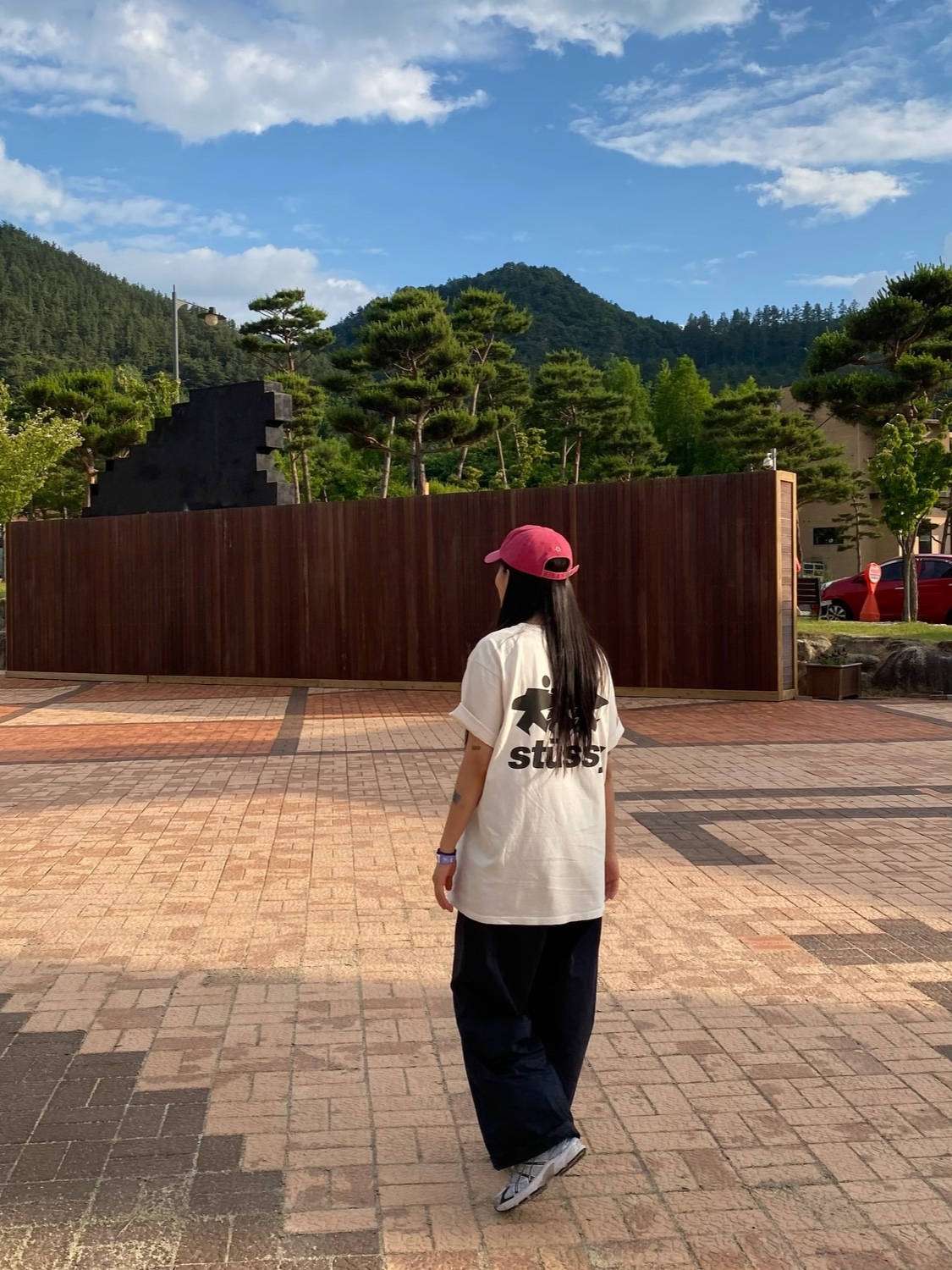 Stussy Surfwalk Pigment Dyed T-Shirt Natural, Asics Gel-1130 White Black 착용 스타일