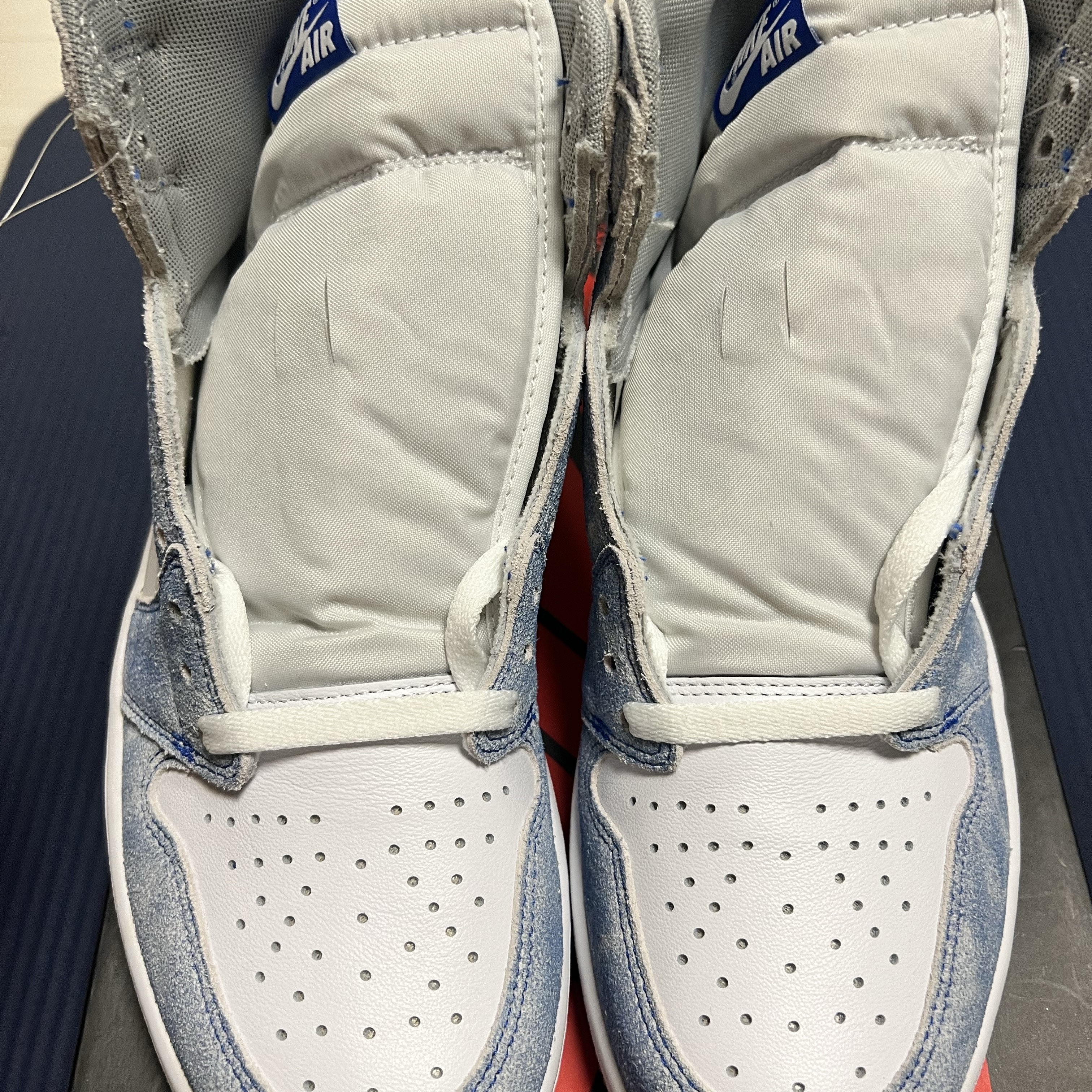 Jordan 1 Retro High OG Hyper Royal 착용 스타일 - 3