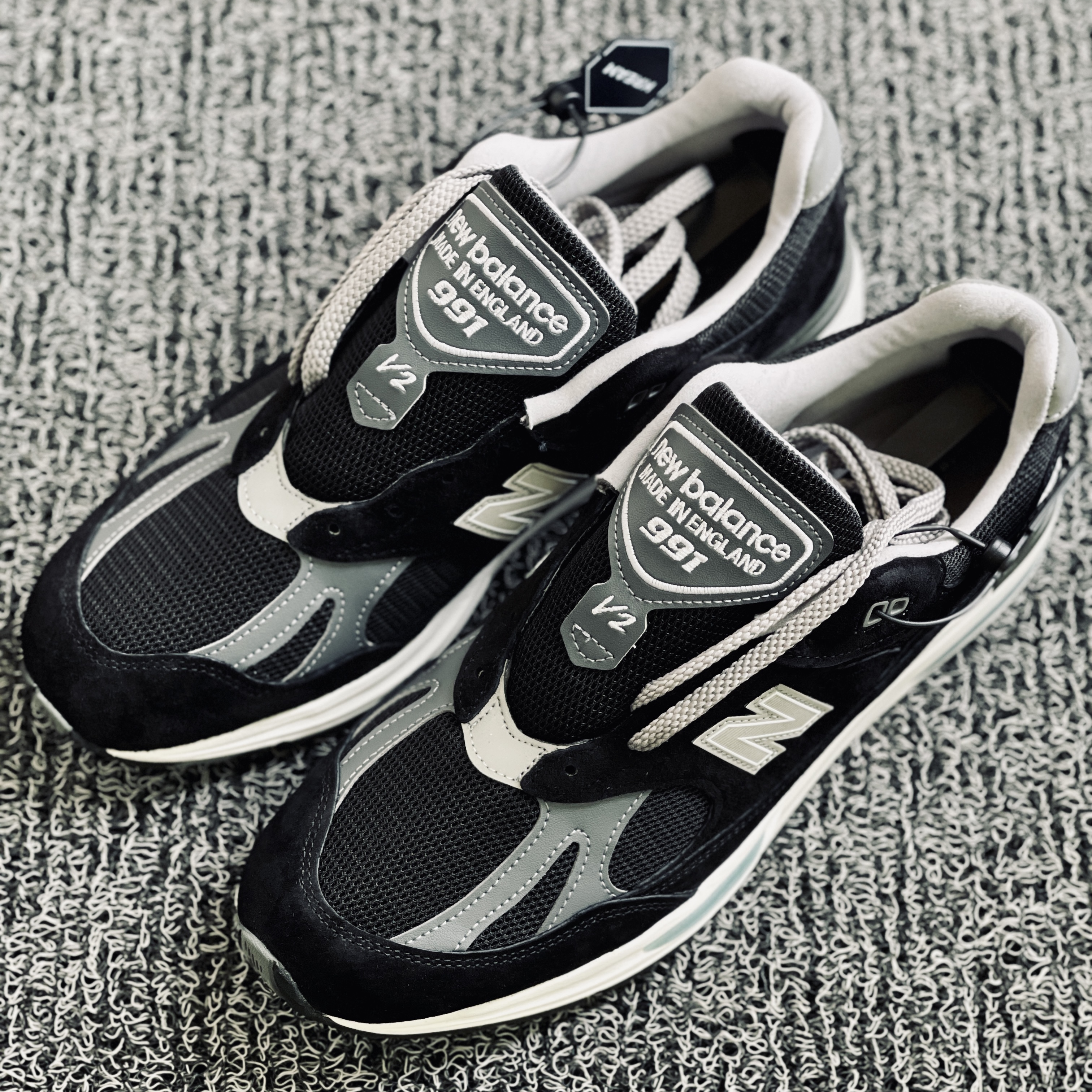 New Balance 991v2 Made in UK Black 착용 스타일