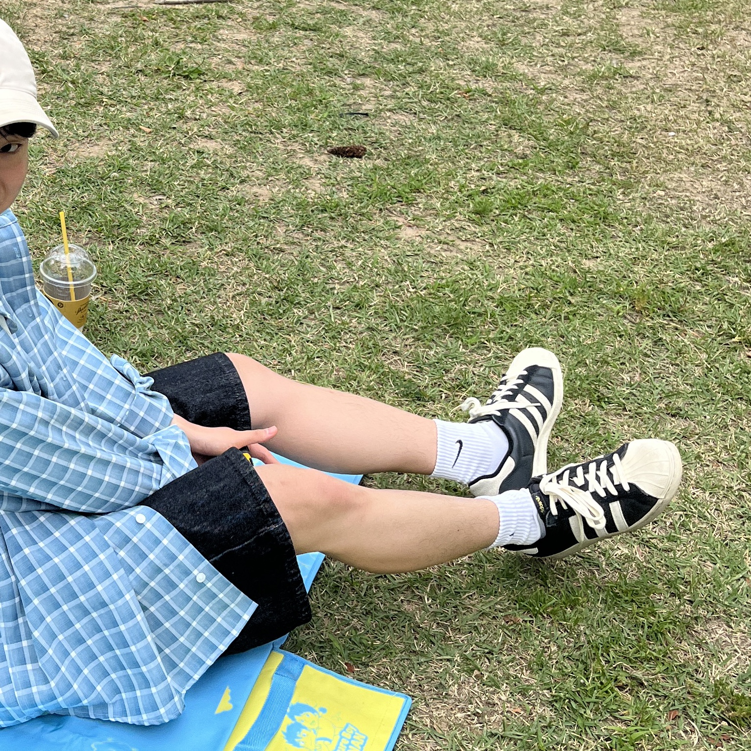 Adidas Superstar 82 Black White 착용 스타일