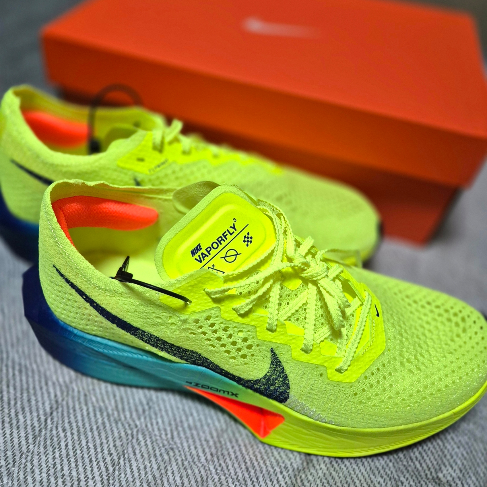 Nike ZoomX Vaporfly Next% 3 Volt Scream Green 착용 스타일