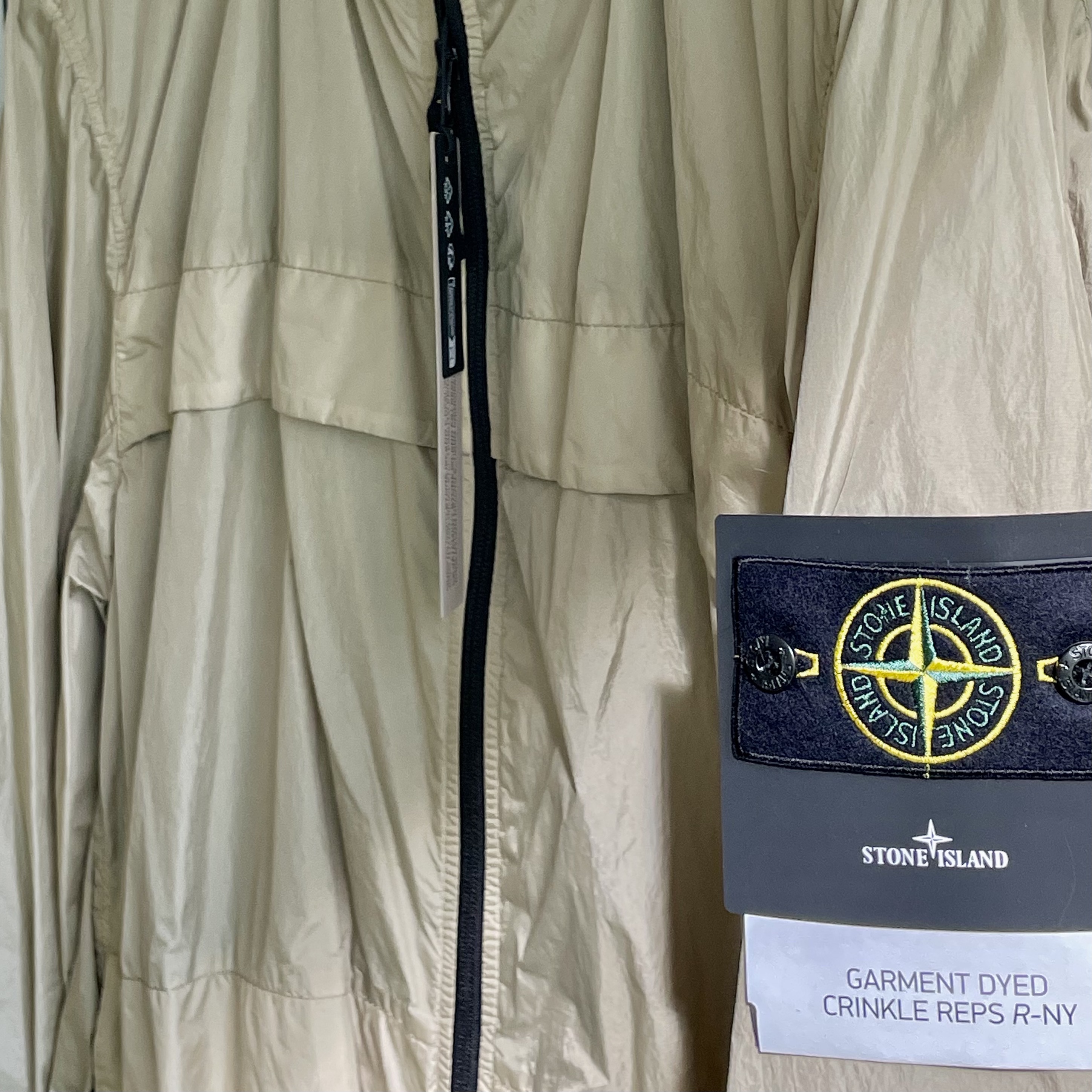 Stone Island 40922 Garment Dyed Crinkle Reps R-Nylon Sand - 24SS, Stone Island 40922 Garment Dyed Crinkle Reps R-Nylon Black - 24SS 착용 스타일 - 1