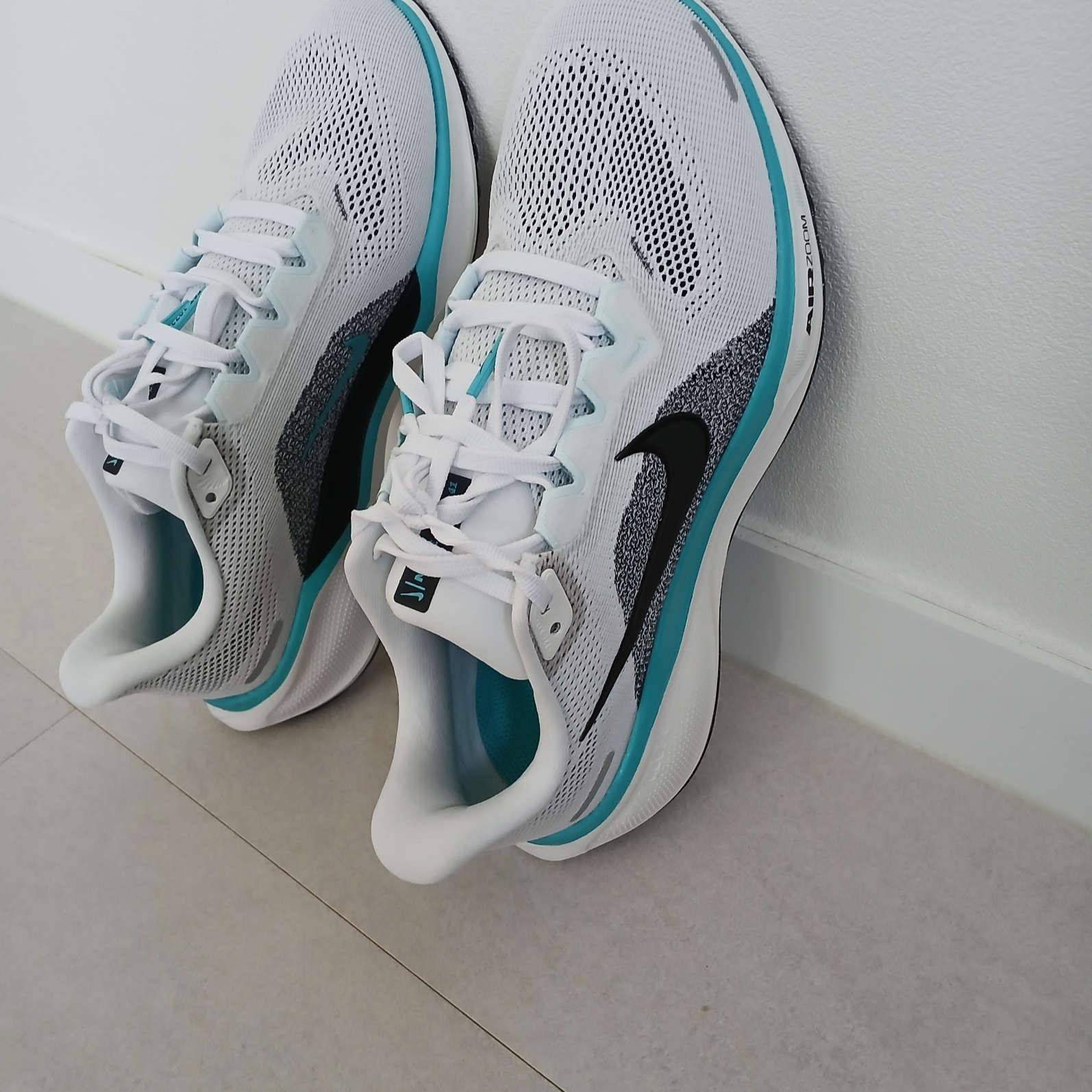 Nike Air Zoom Pegasus 41 White Dusty Cactus 착용 스타일 - 2
