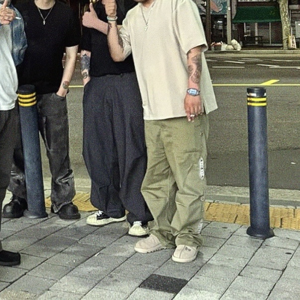 Kapital Sulfurized Herringbone Easy Baker Pants Studs Remake Khaki, Reebok x Needles Beatnik Beige 착용 스타일 - 1
