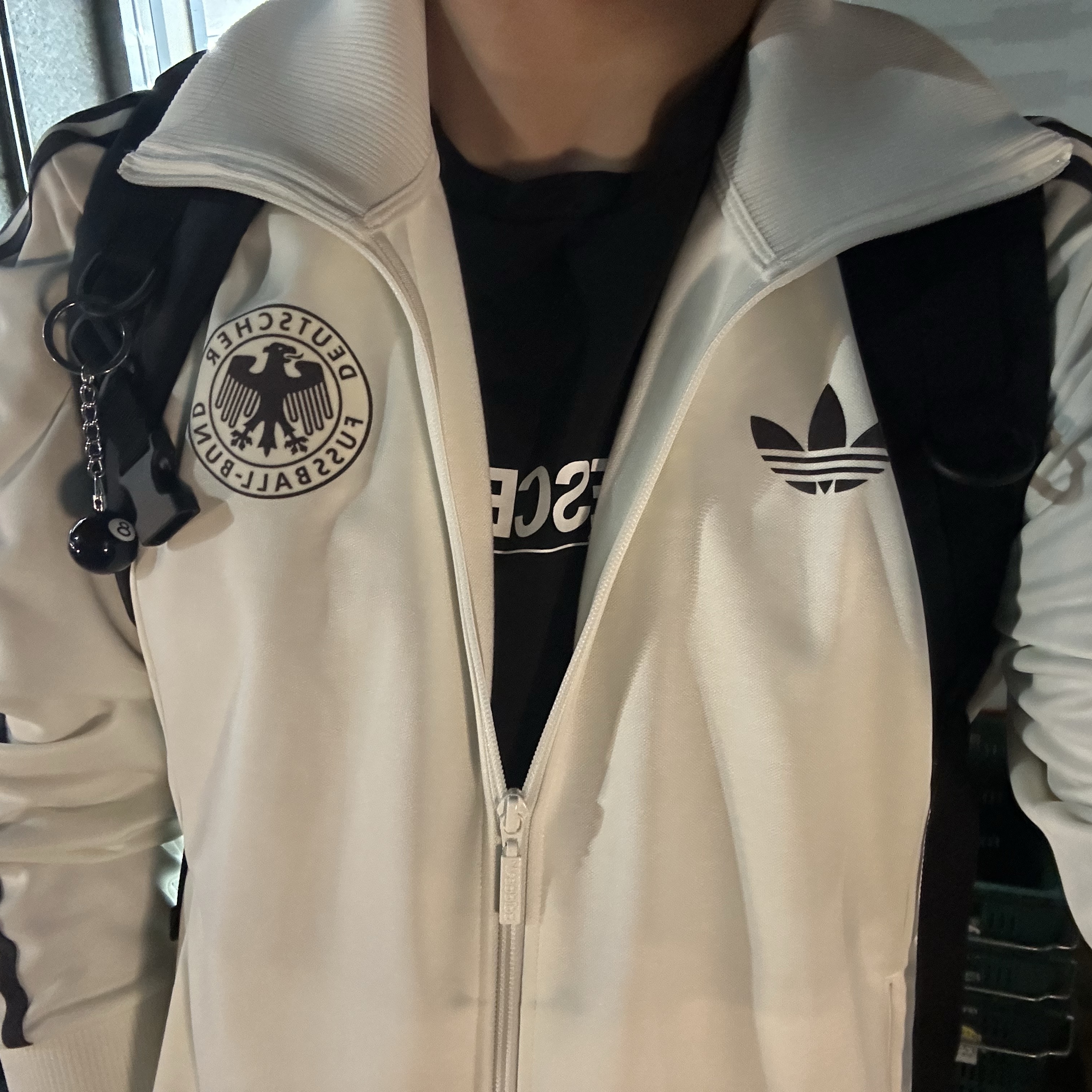 Adidas German Beckenbauer Track Top Off White - KR Sizing, Stussy 8 Ball Keychain Black 착용 스타일 - 2