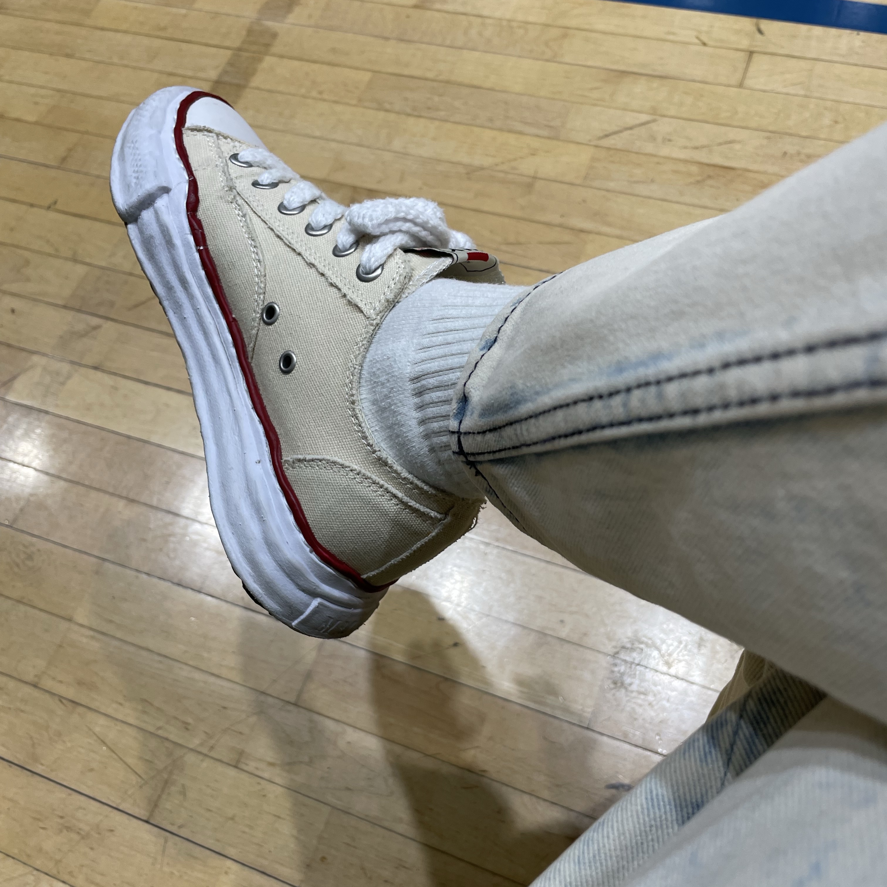 Maison Mihara Yasuhiro Peterson OG Sole Canvas Low-top Sneakers Natural 착용 스타일
