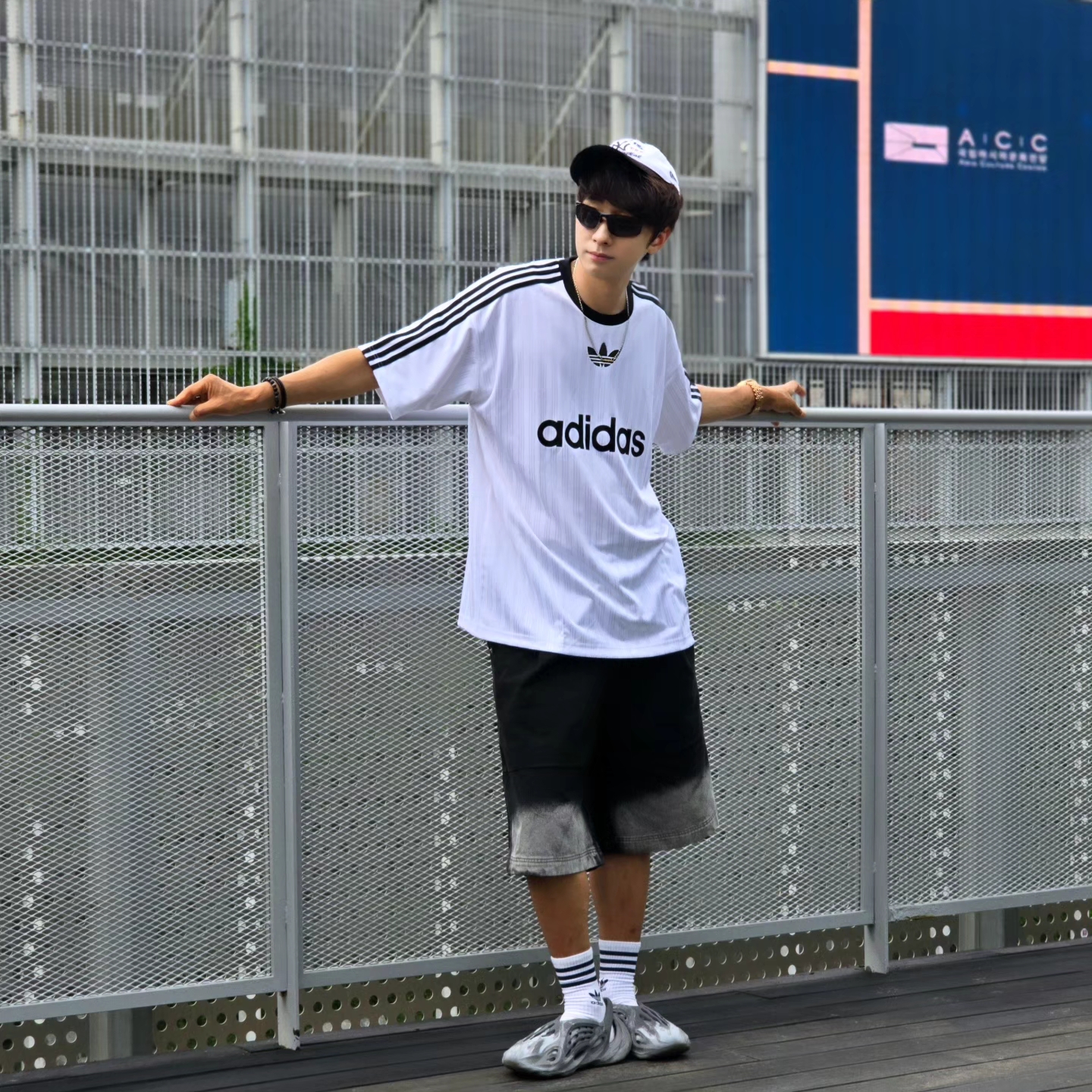 thisisneverthat x New Era x MLB New York Yankees Unstructured Ball Cap White Black, Adidas Adicolor T-Shirt White Black - KR Sizing 착용 스타일 - 3