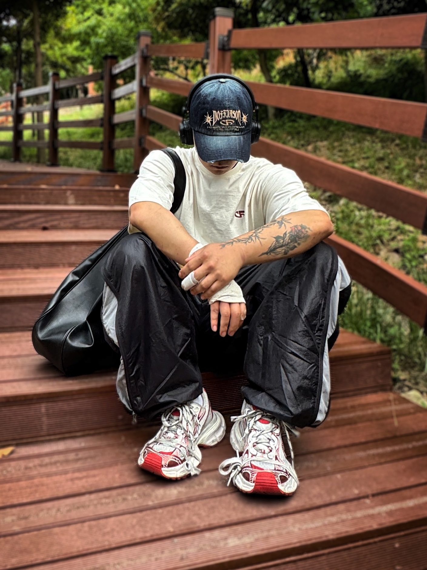 Balenciaga 3XL Sneakers White Red, Marshall Major IV Black (Korean Ver.) 착용 스타일 - 1