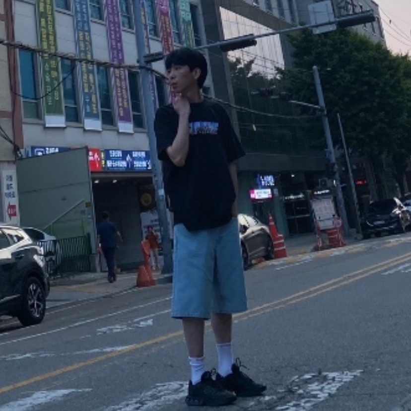 Supreme Gotham T-Shirt Black - 23FW, Supreme Baggy Denim Short Washed Indigo - 24SS 착용 스타일