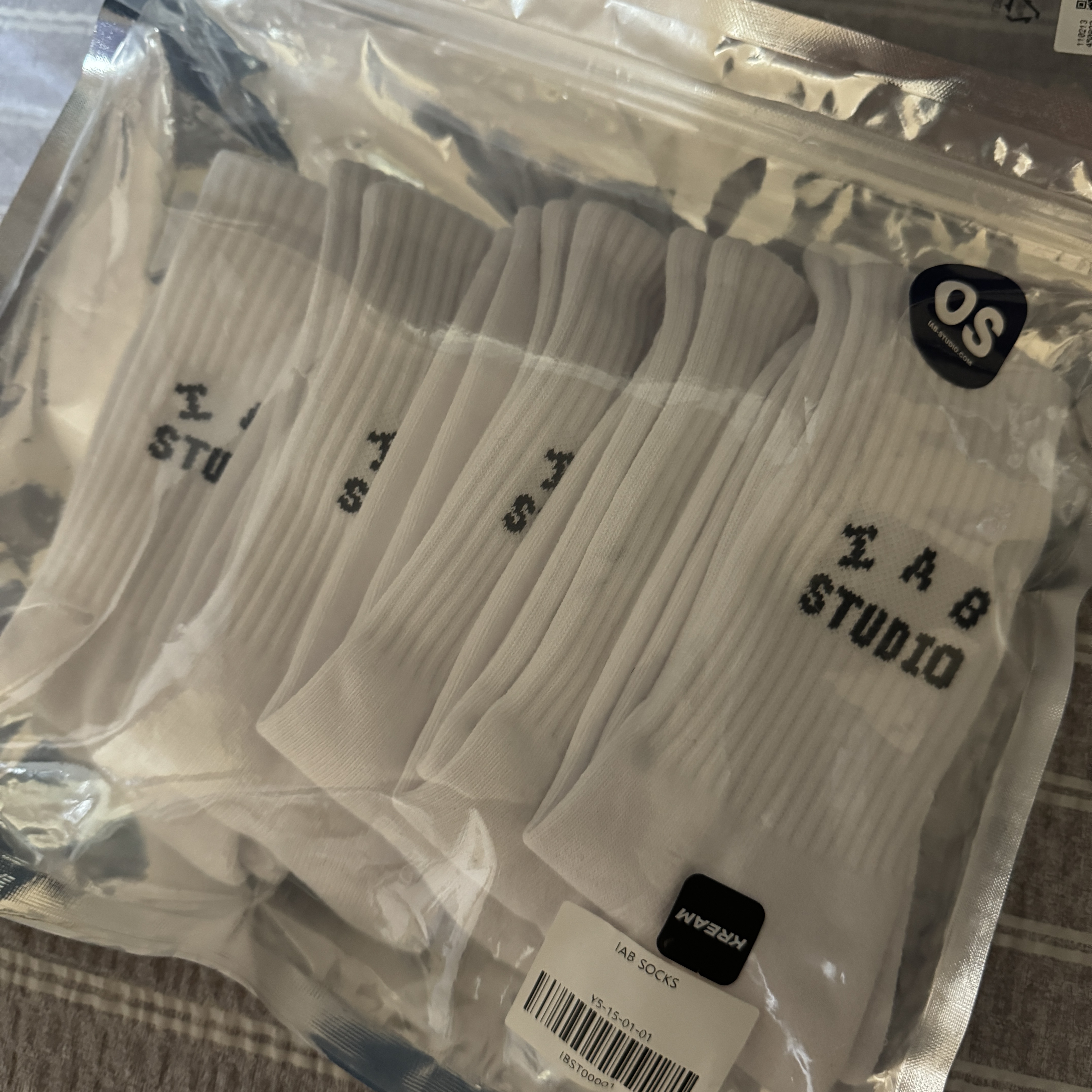 IAB Studio Socks White (5 Pack) 착용 스타일