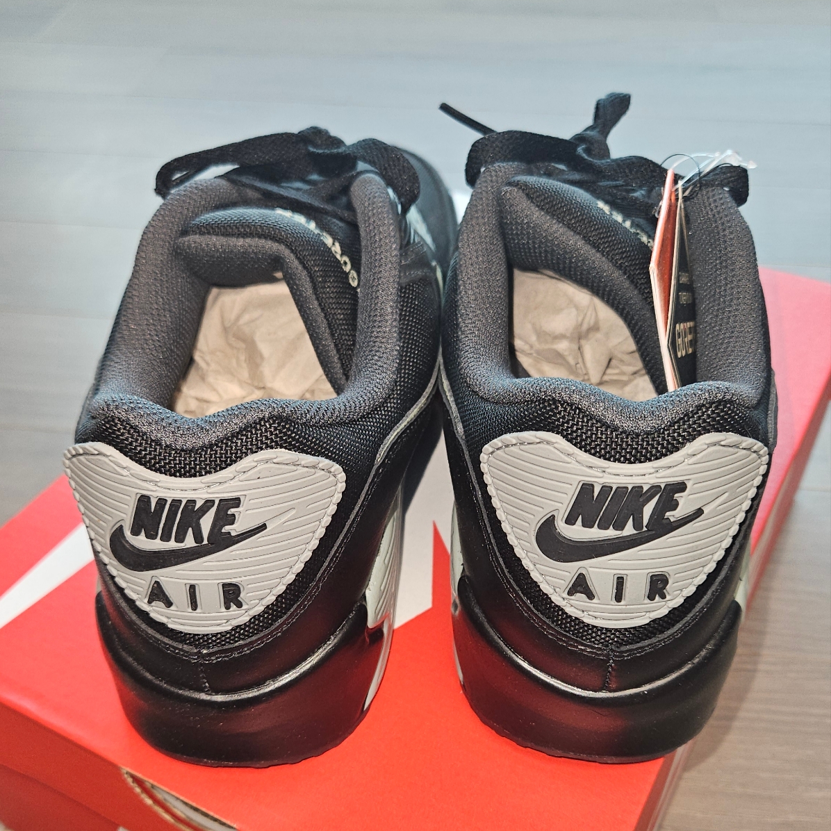 Nike Air Max 90 Gore-Tex Black Honeydew 착용 스타일 - 4