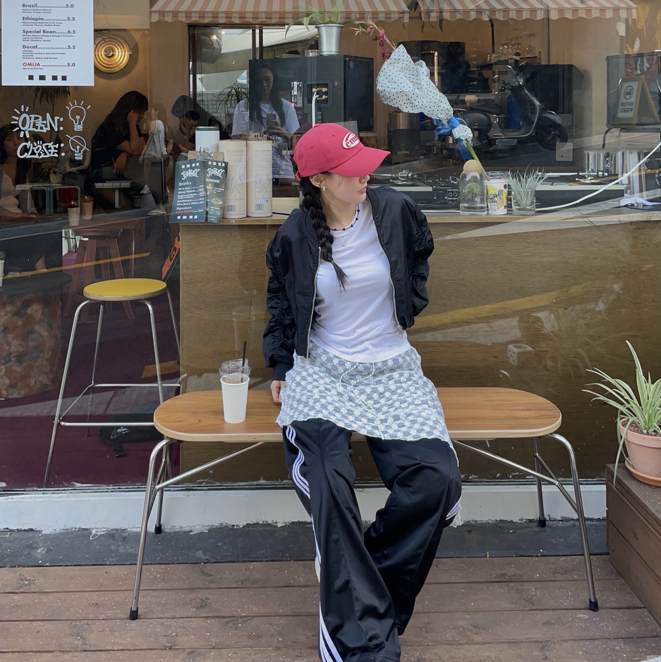 Emis Tone On Tone Wappen Ball Cap Red 착용 스타일 - 2