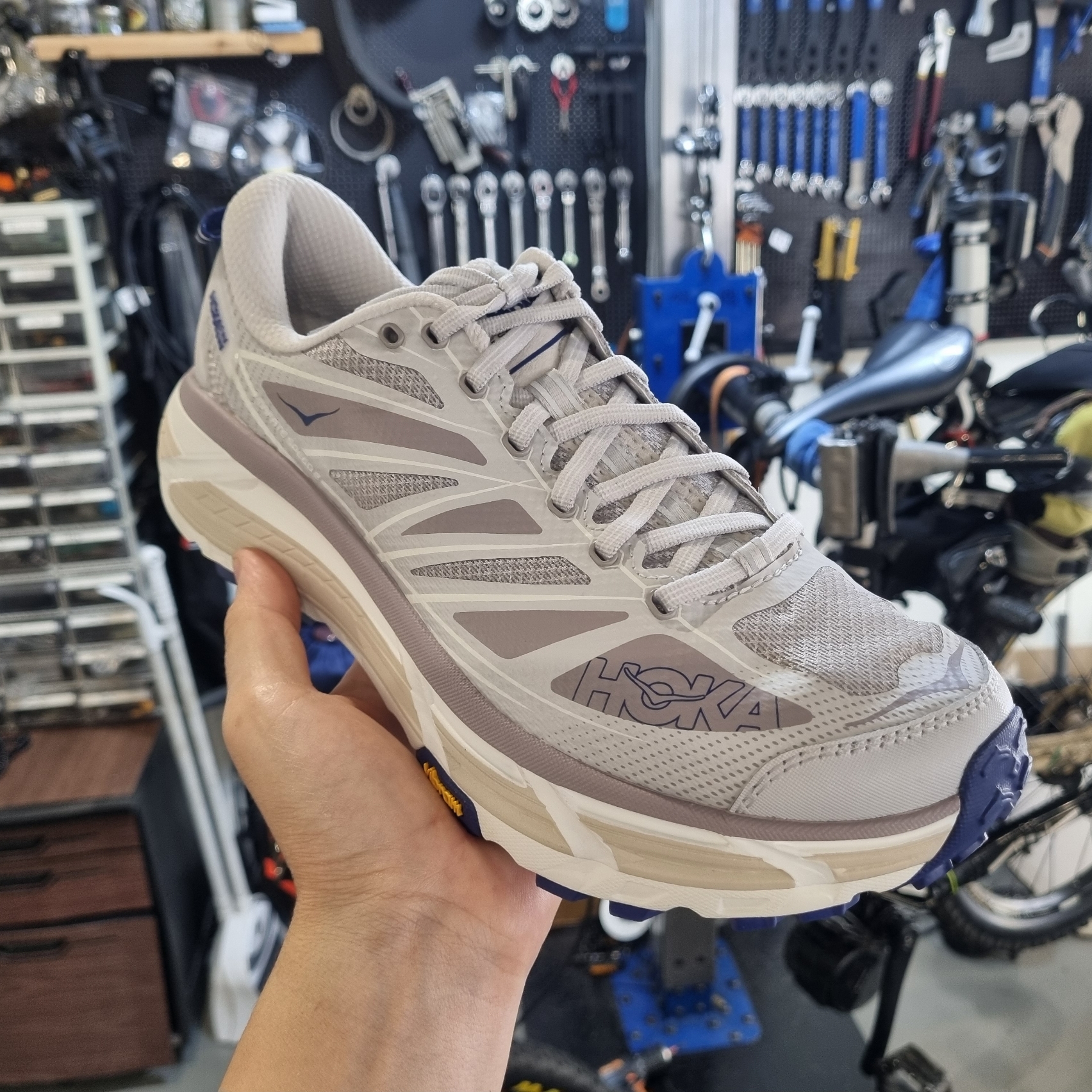 Hoka Mafate Speed 2 Oat Milk Vaporous 착용 스타일