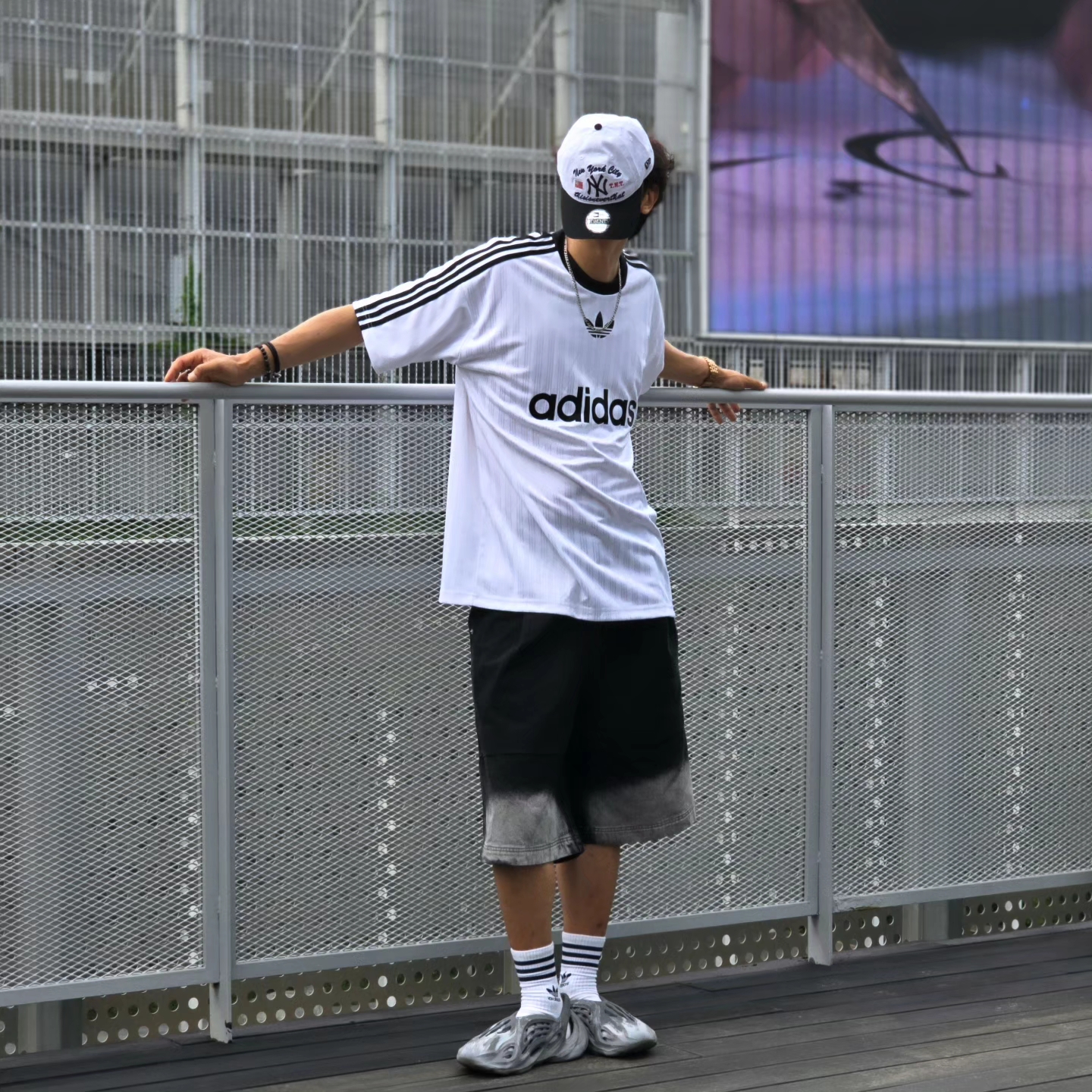 thisisneverthat x New Era x MLB New York Yankees Unstructured Ball Cap White Black, Adidas Adicolor T-Shirt White Black - KR Sizing 착용 스타일 - 4