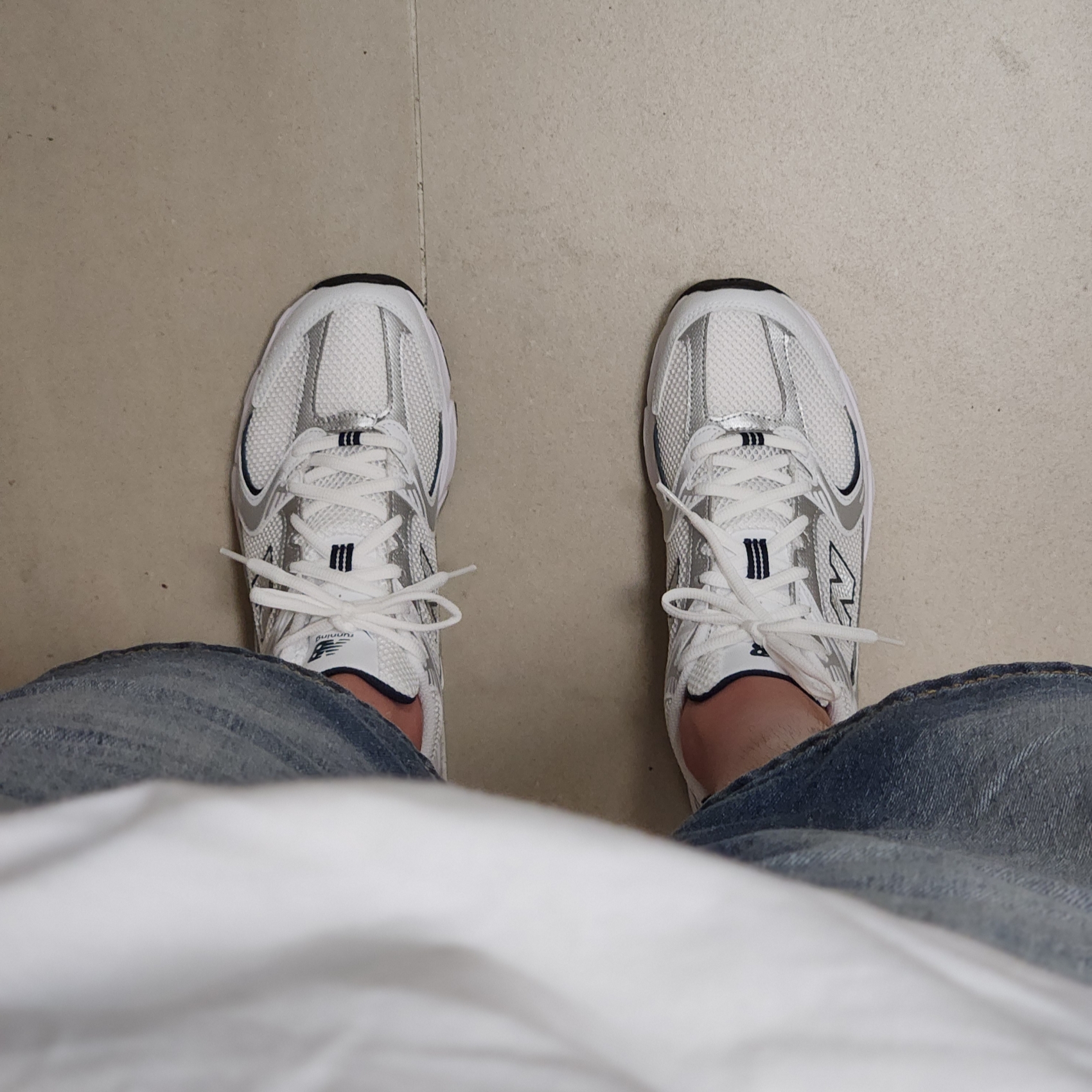 New Balance 530 White 착용 스타일 - 3