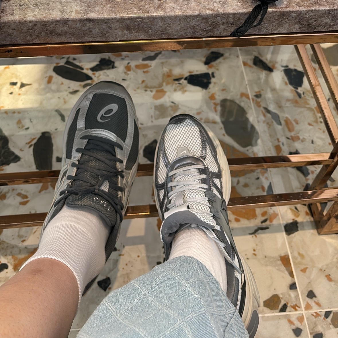 Nike V2K Run Pure Platinum Wolf Grey 착용 스타일