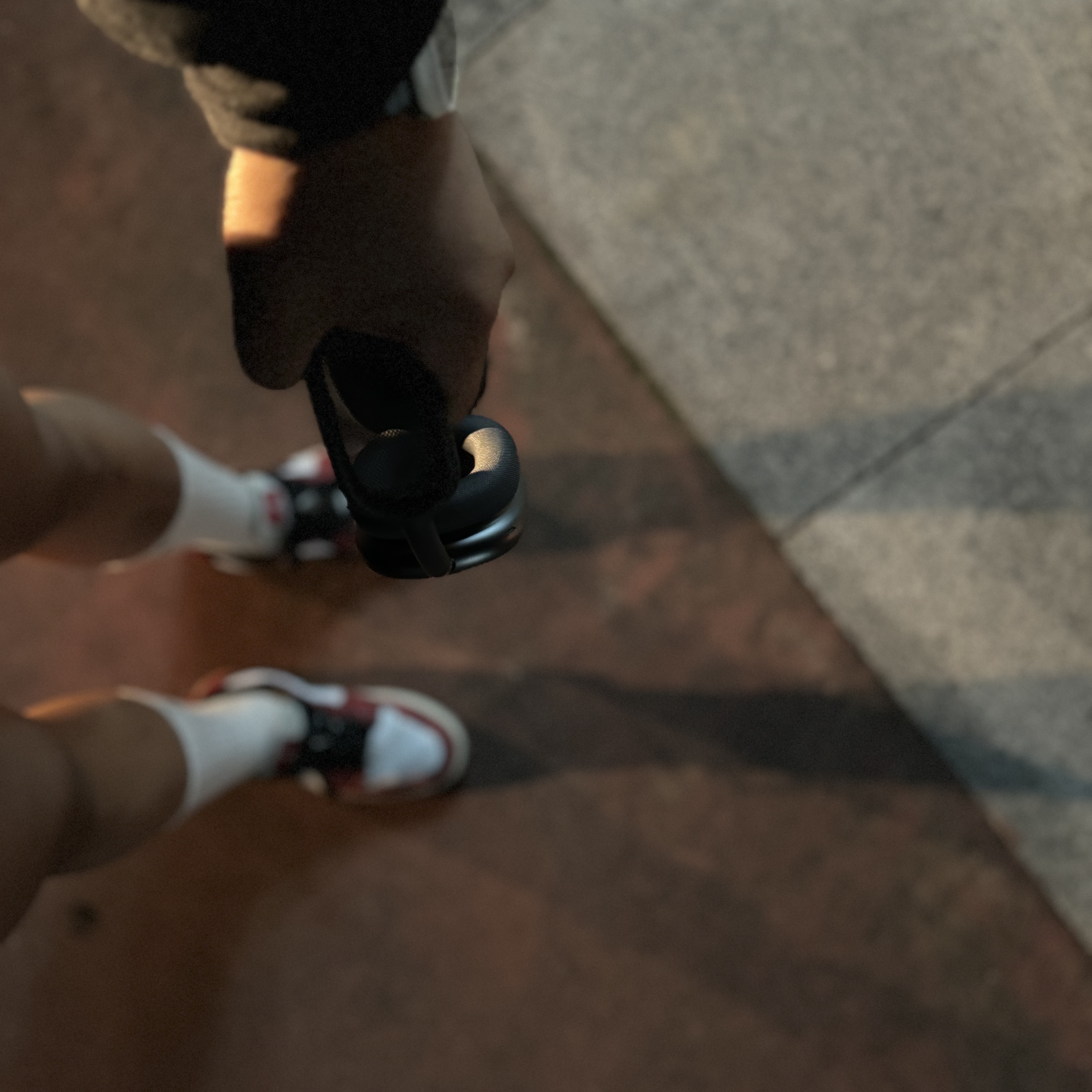 Jordan 1 Low Golf Chicago, Apple AirPods Max Lightning Space Gray (Korean Ver.) 착용 스타일 - 1