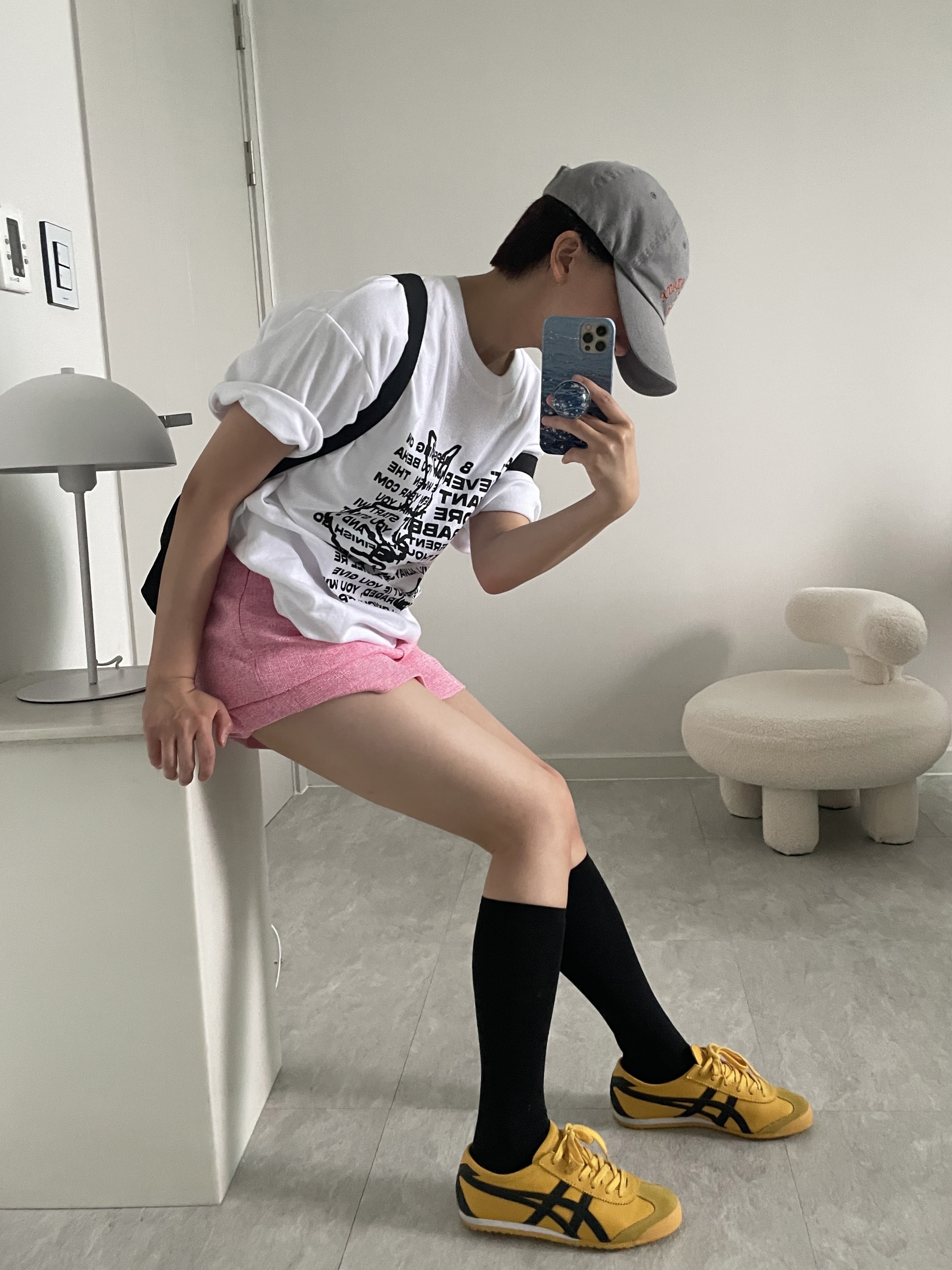 Onitsuka Tiger Mexico 66 Yellow Black 착용 스타일 - 1