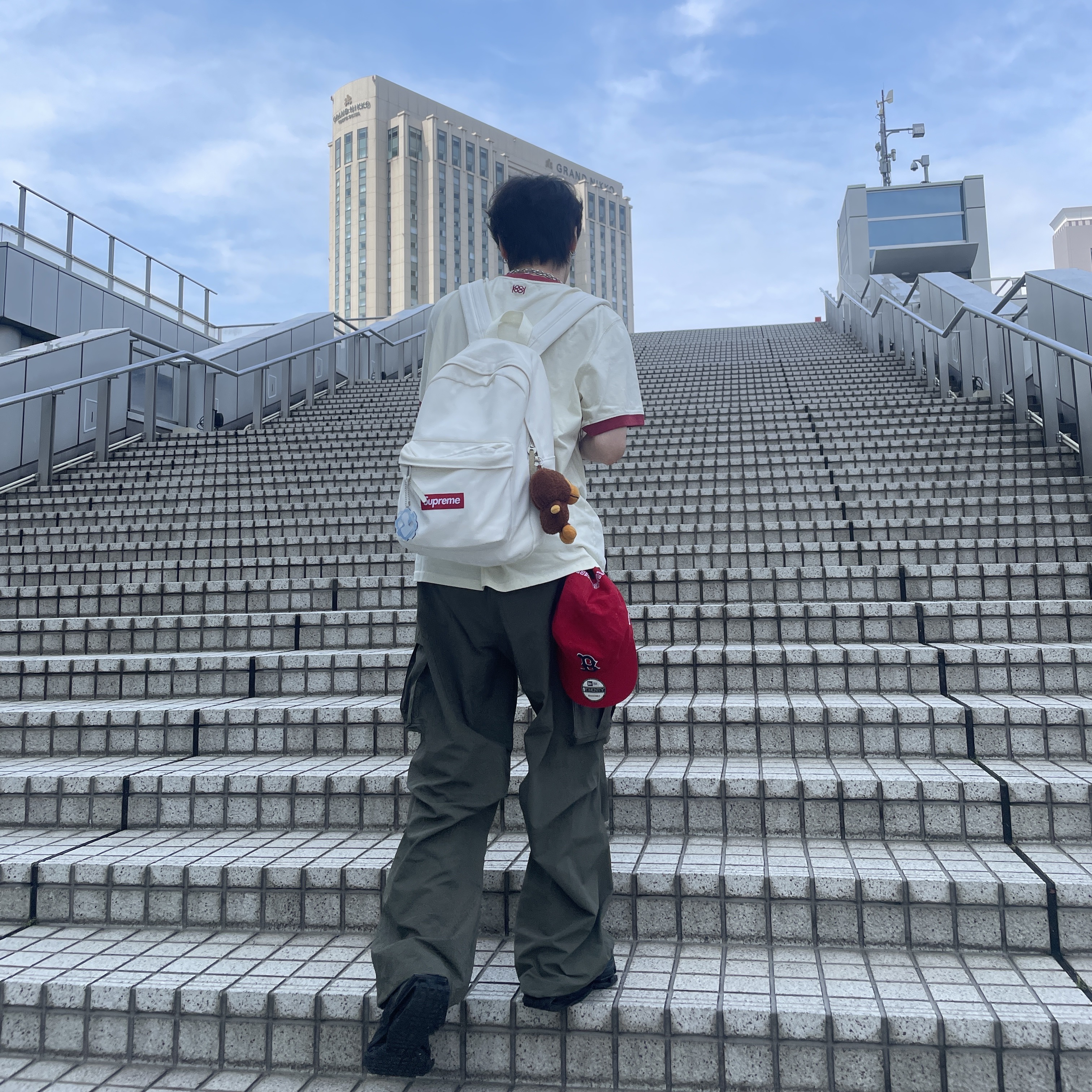 Supreme Canvas Backpack White, Nike x Matthew M Williams Zoom 004 Baroque Brown 착용 스타일 - 1